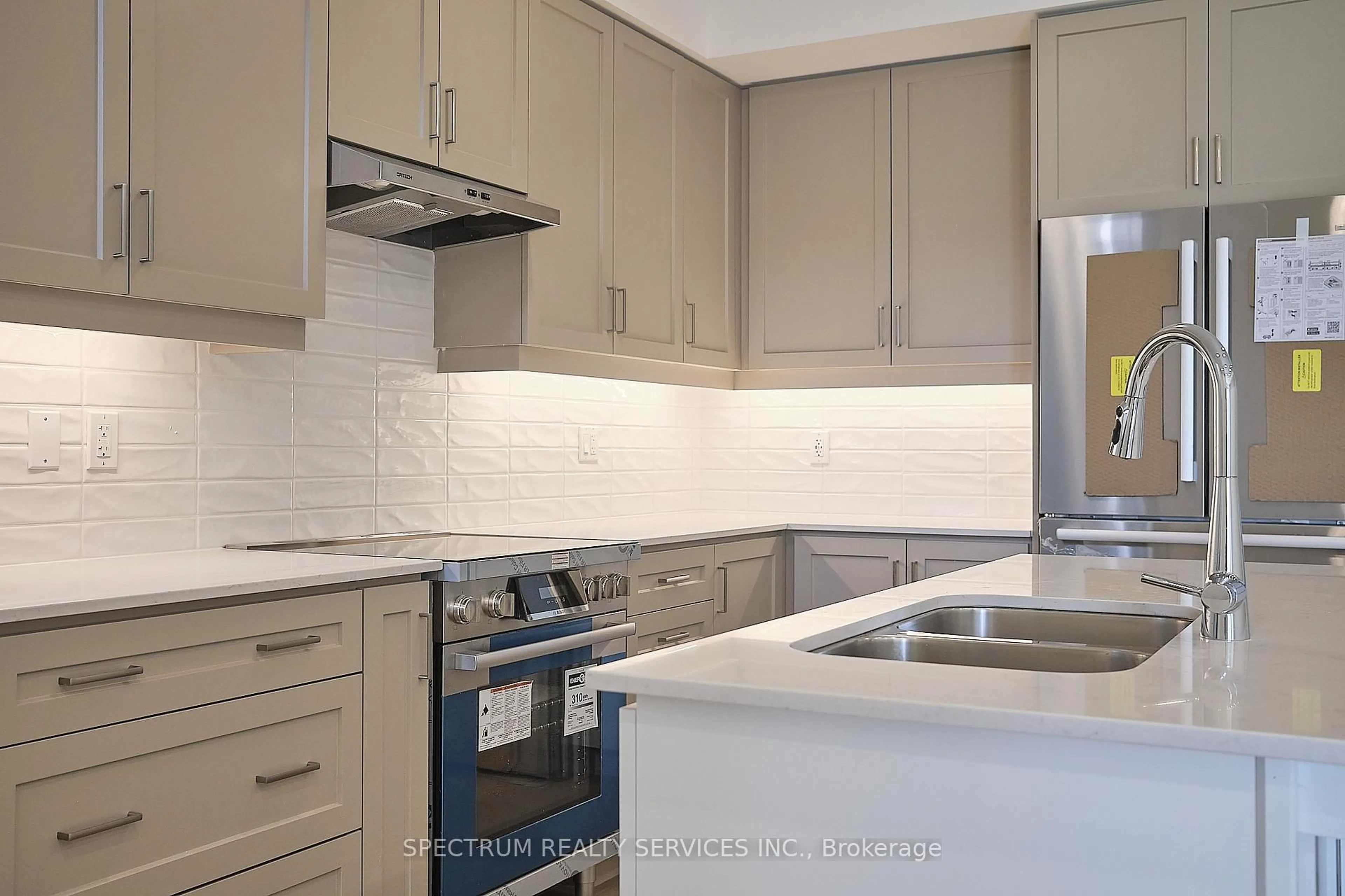 Unknown for 132 Adario Cres, Vaughan Ontario L4H 4P7