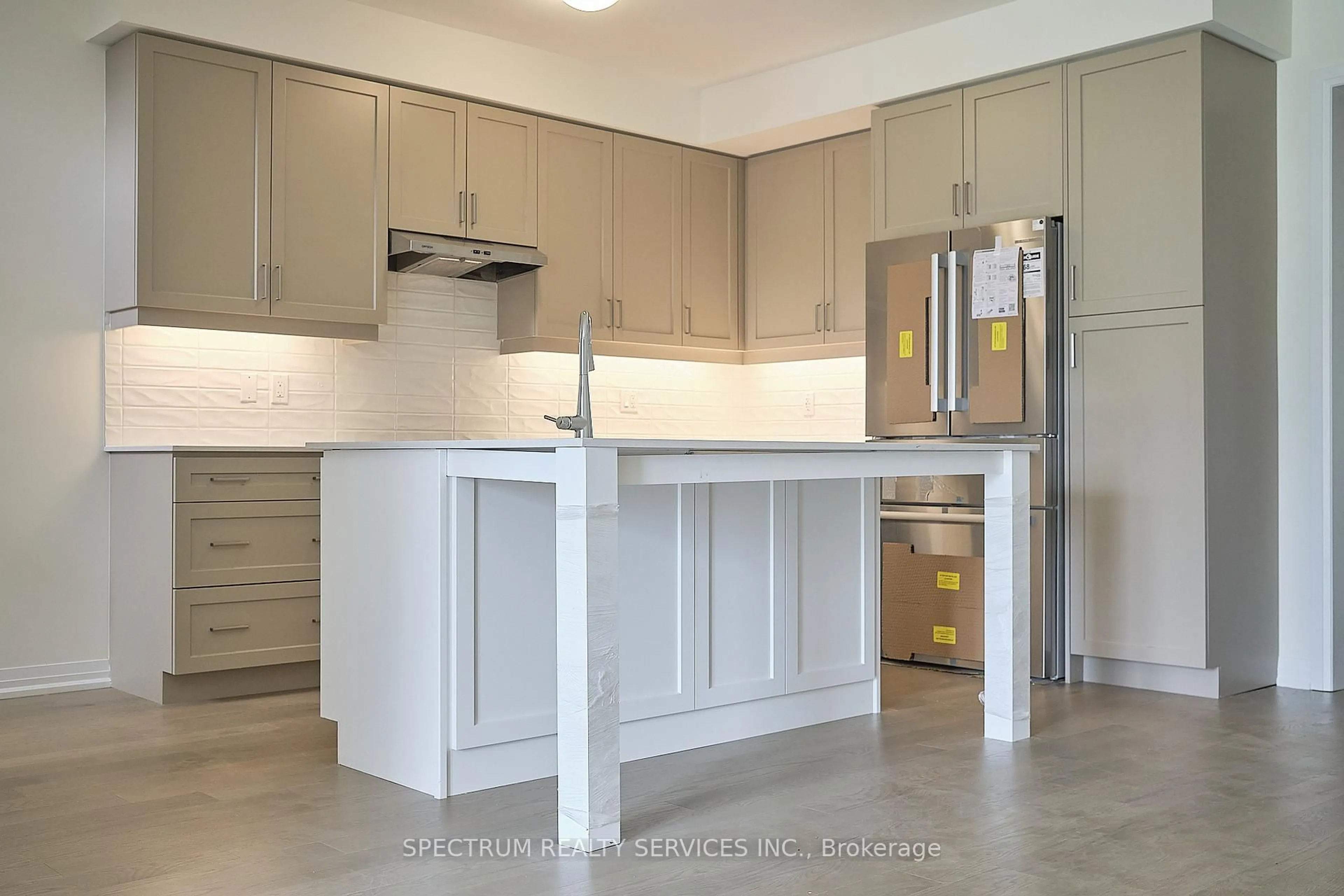 Open concept kitchen, ceramic/tile floor for 132 Adario Cres, Vaughan Ontario L4H 4P7