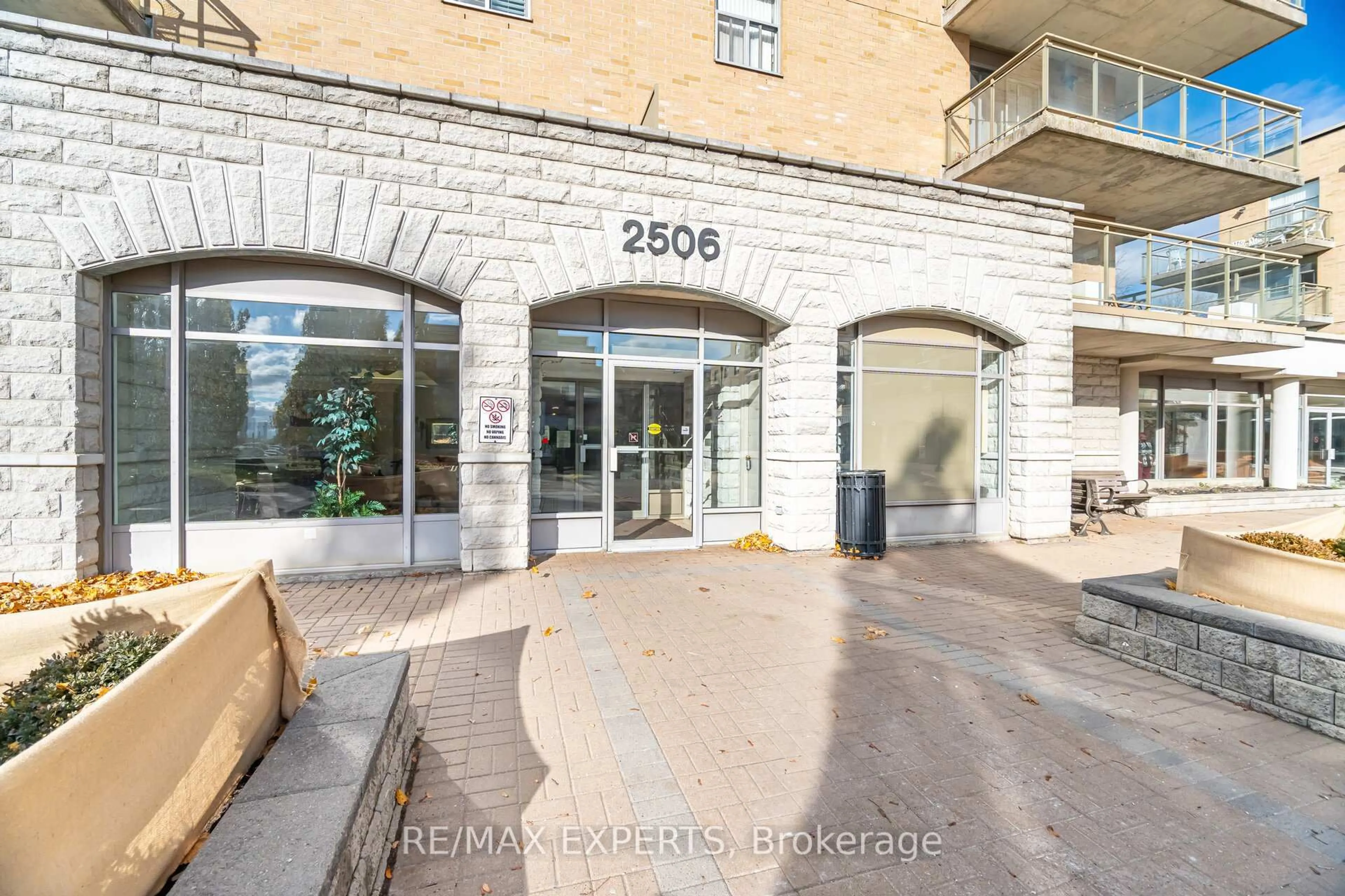 Indoor foyer for 2506 RUTHERFORD Rd #414, Vaughan Ontario L4K 5N4
