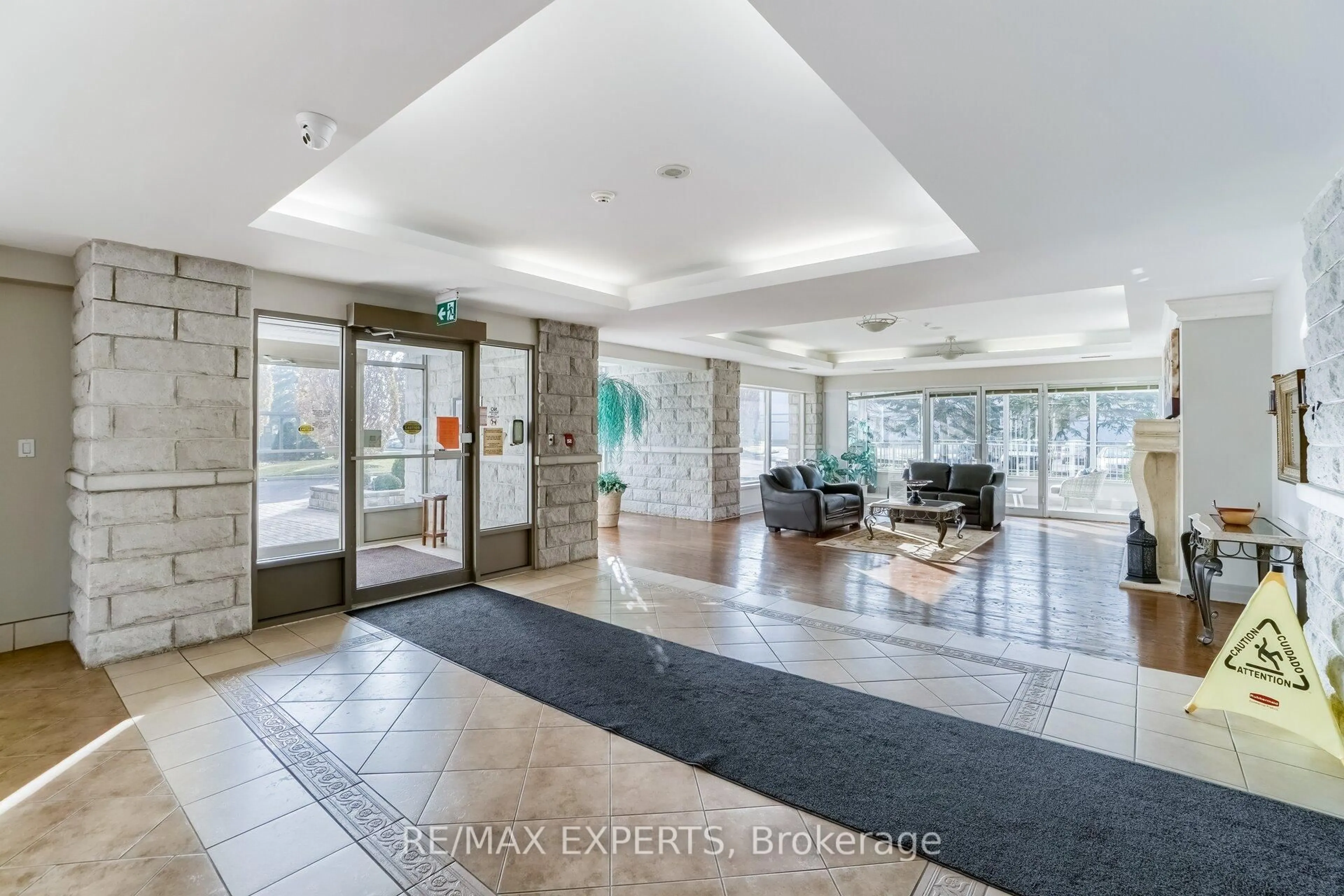 Indoor foyer for 2506 RUTHERFORD Rd #414, Vaughan Ontario L4K 5N4