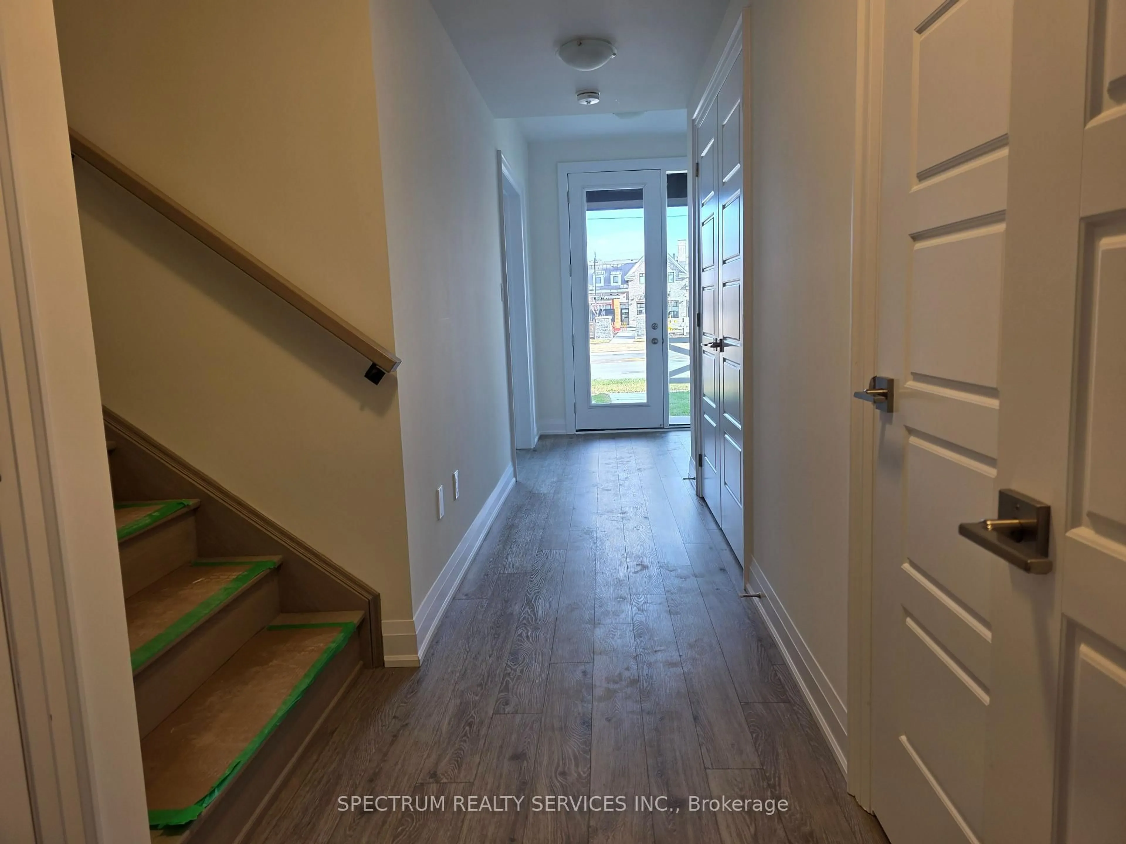 Indoor entryway for 84 Adario Cres, Vaughan Ontario L4H 4P7