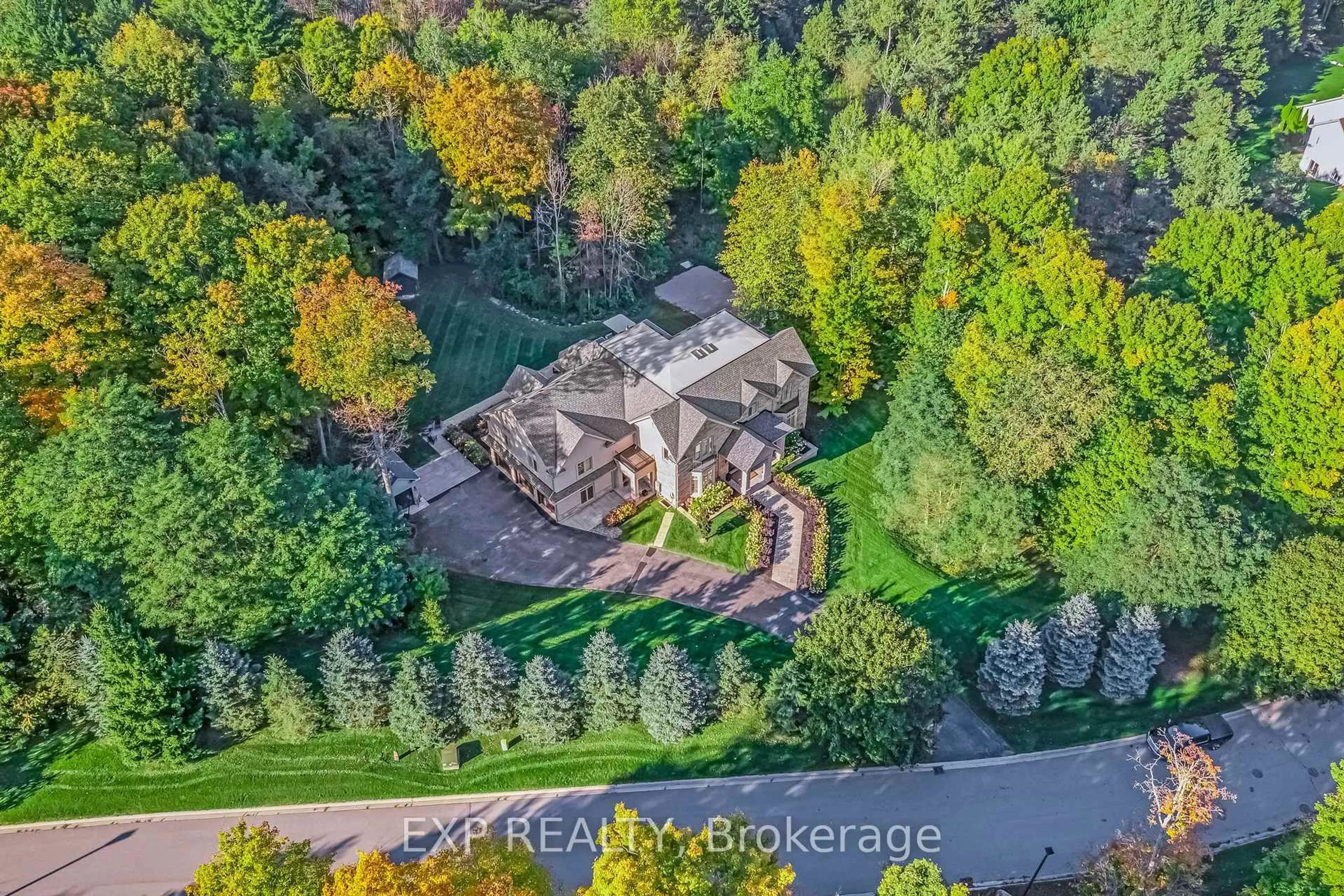 A pic from outside/outdoor area/front of a property/back of a property/a pic from drone, unknown for 19 Glenhill Tr, Whitchurch-Stouffville Ontario L4A 1L9