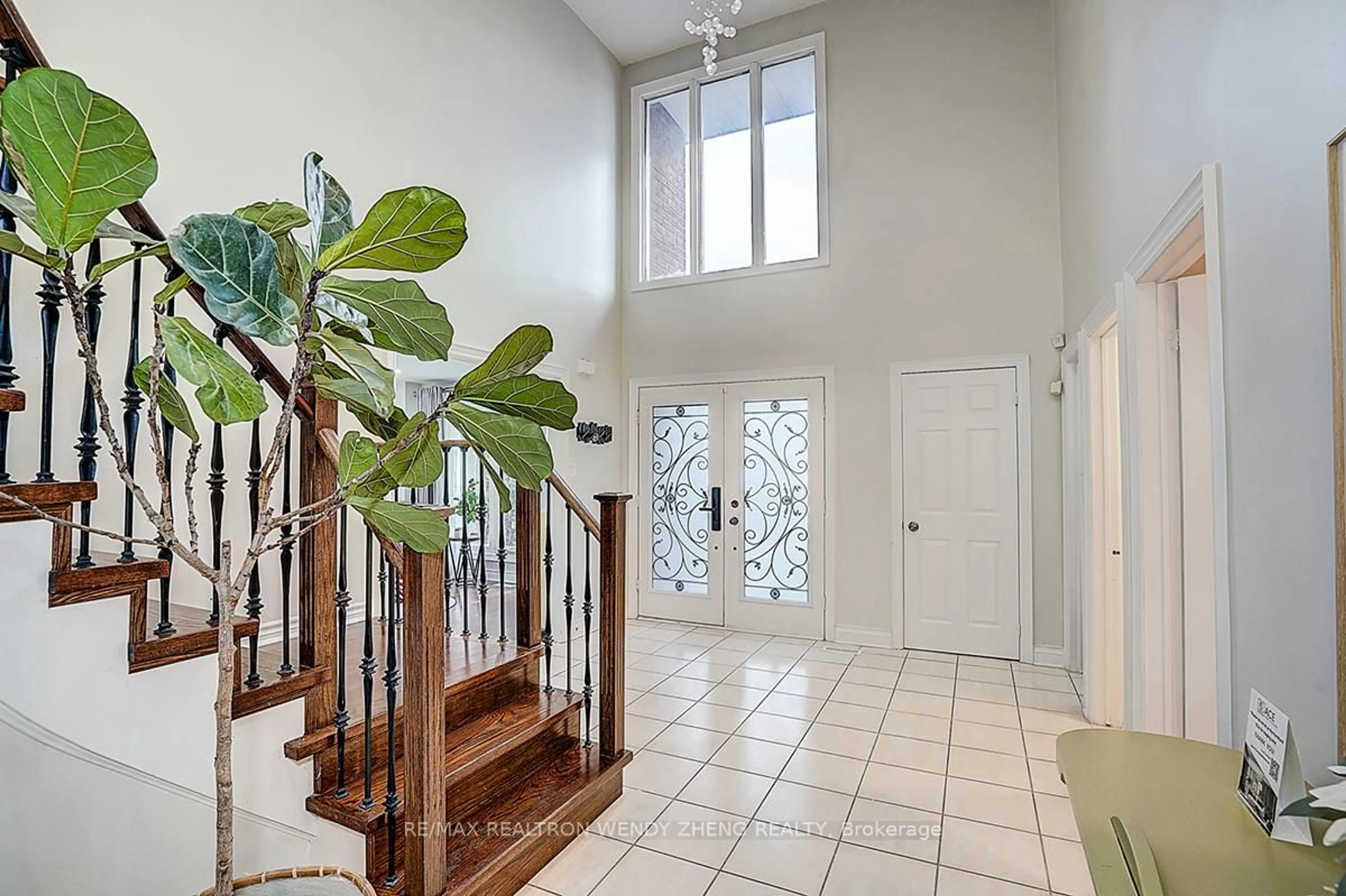 Indoor entryway for 22 Saddlewood Crt, Markham Ontario L3R 8S7