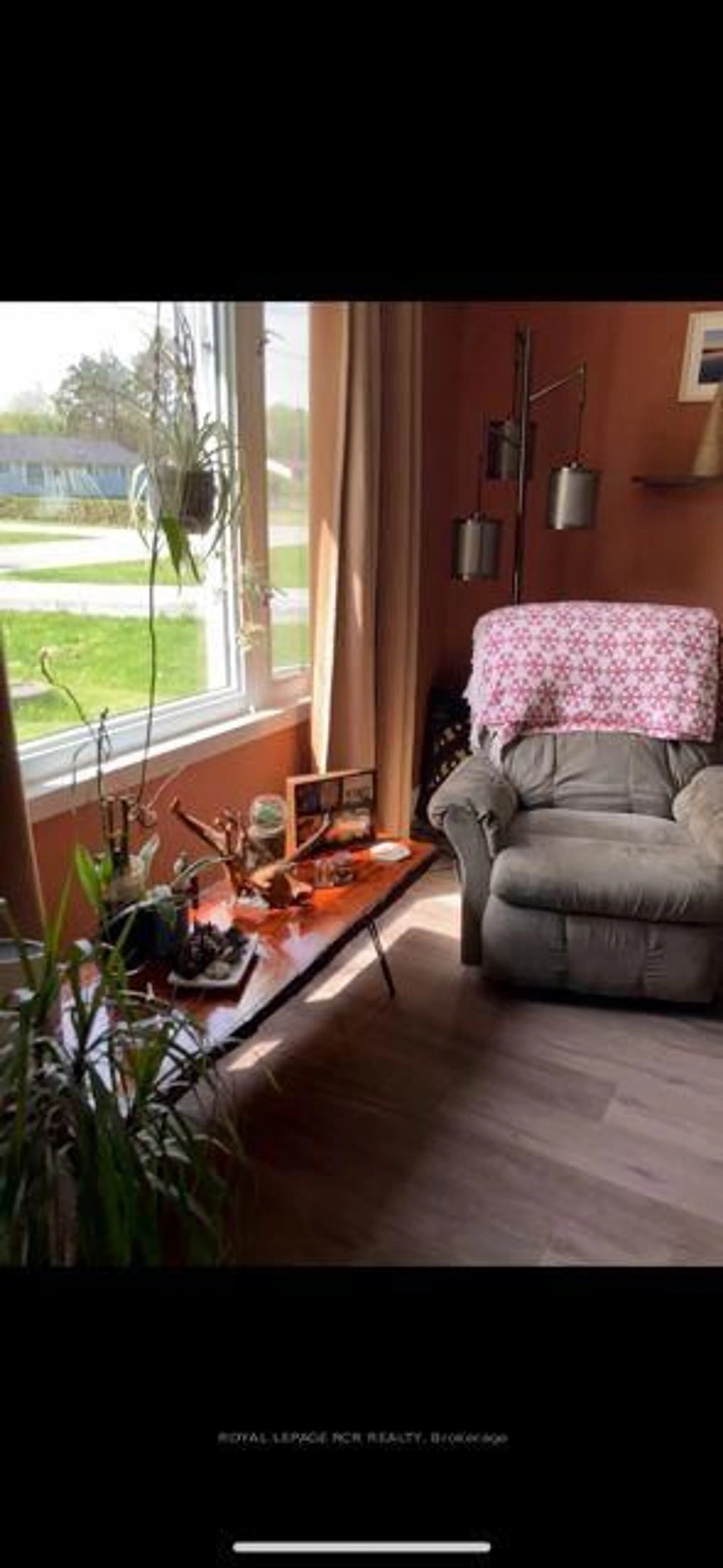 A pic of a room for 8320 Main St, Adjala-Tosorontio Ontario L0M 1M0