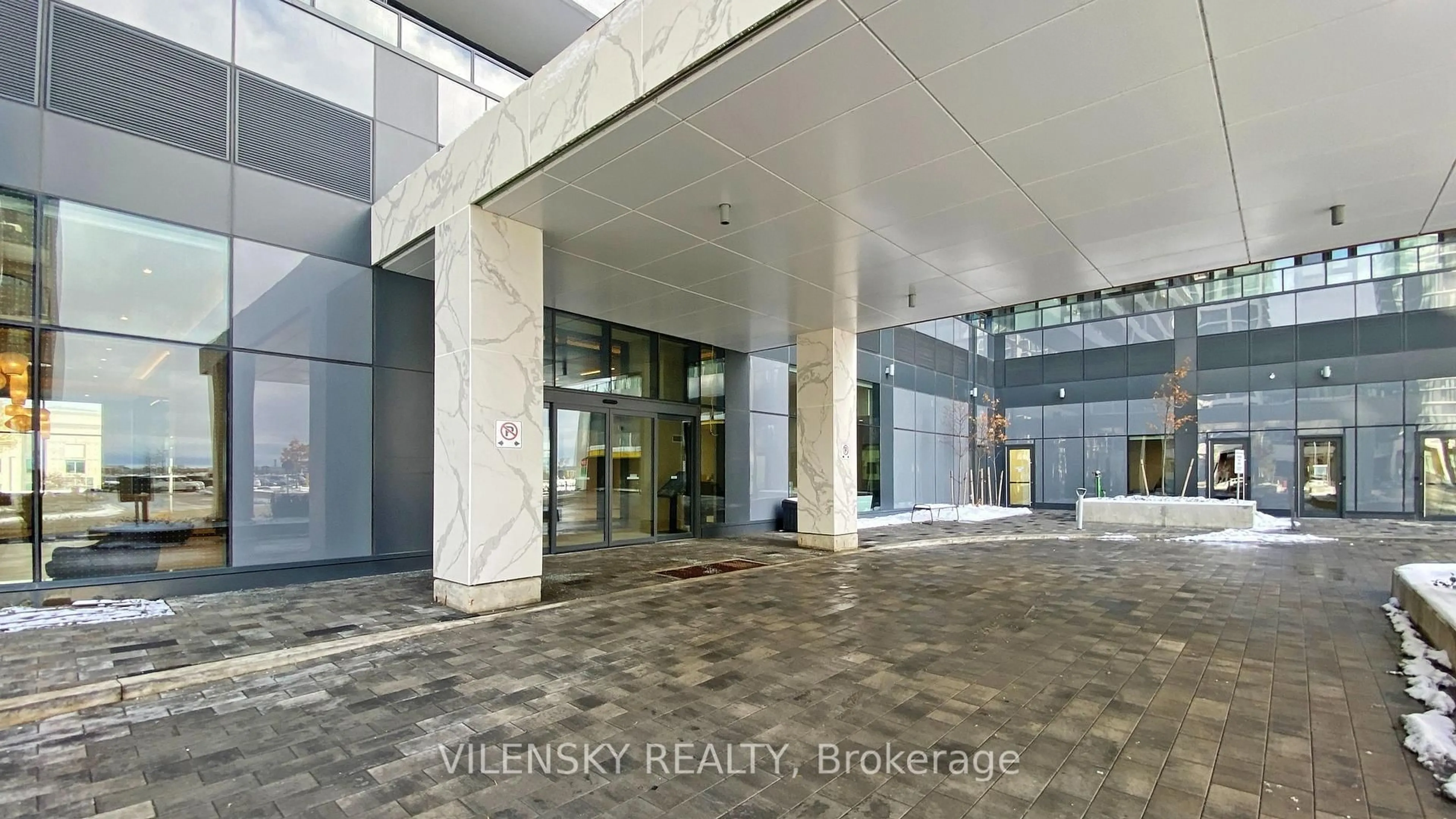 Indoor foyer for 8960 Jane St #704, Vaughan Ontario L4K 2M9