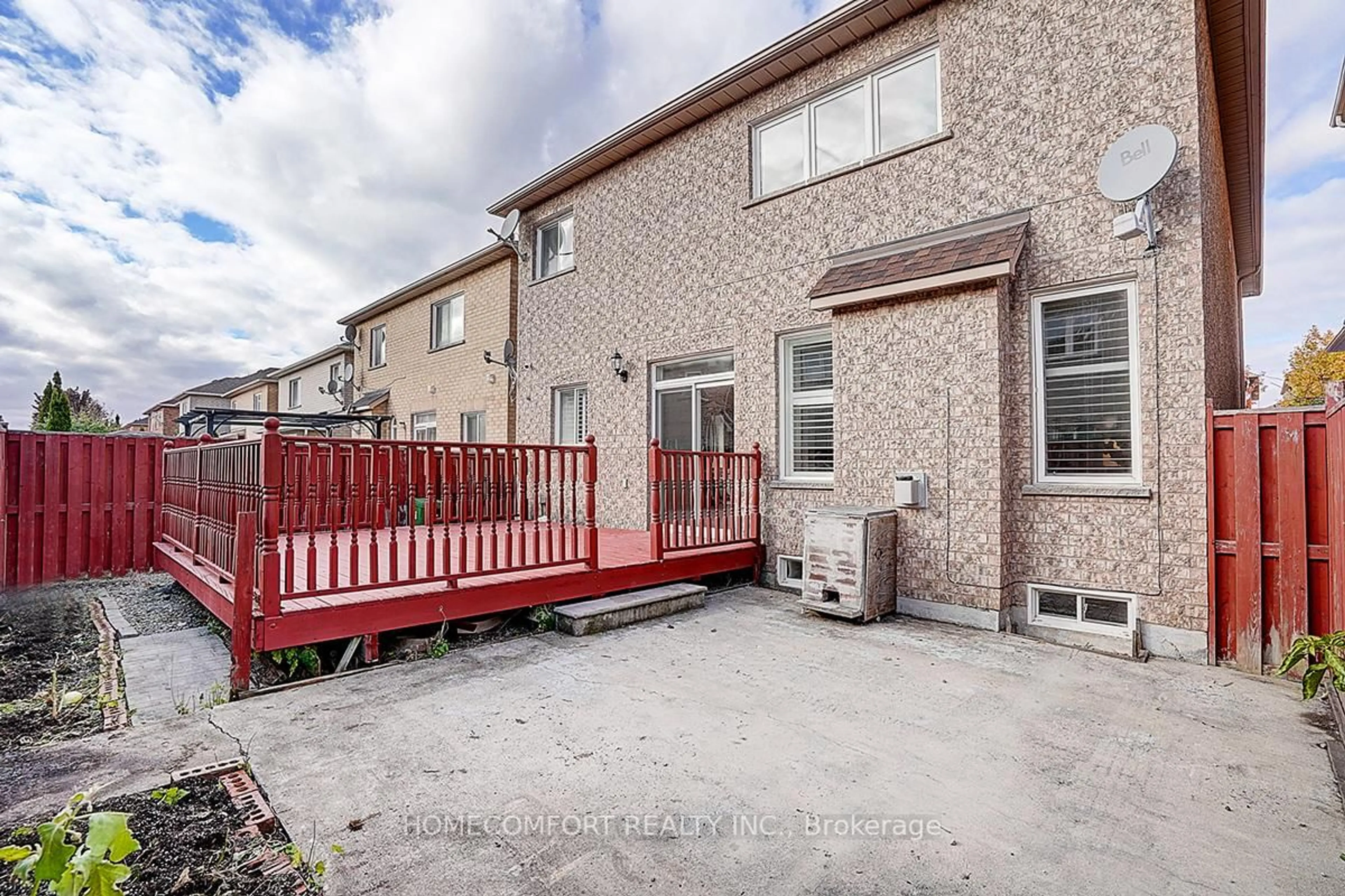 A pic from outside/outdoor area/front of a property/back of a property/a pic from drone, street for 9 Chipmunk Tr, Vaughan Ontario L4H 2E7