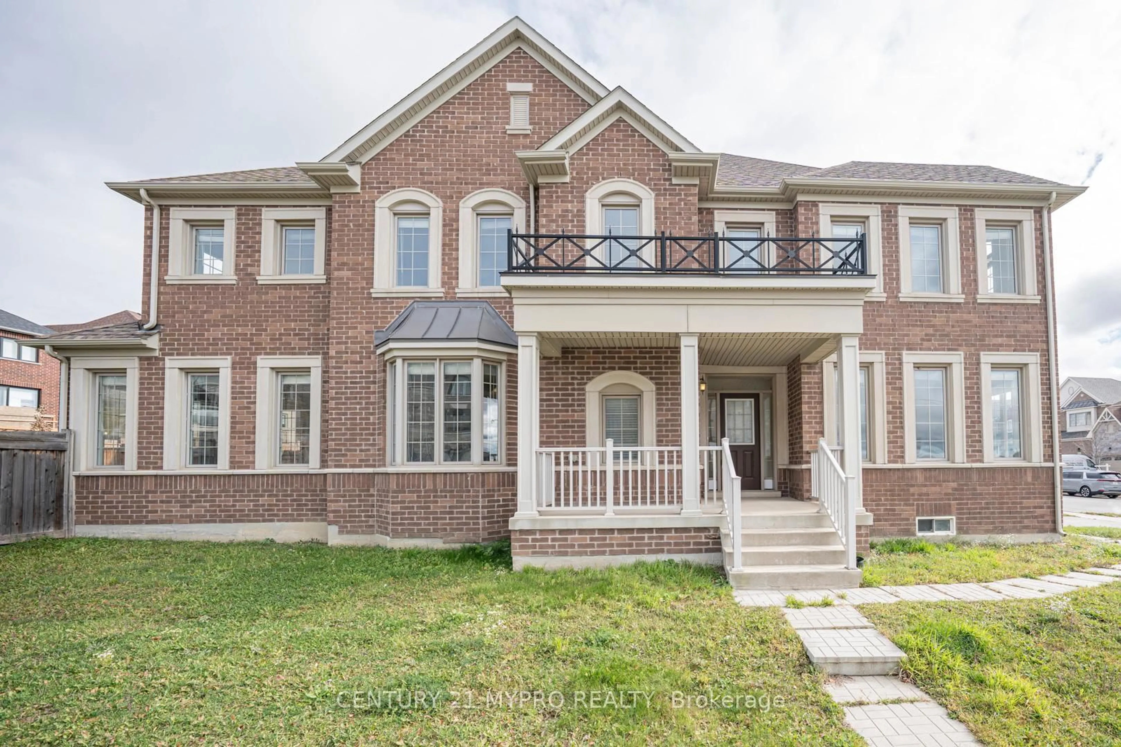 Home with brick exterior material, street for 2 Manor Hampton St, East Gwillimbury Ontario L9N 0R1