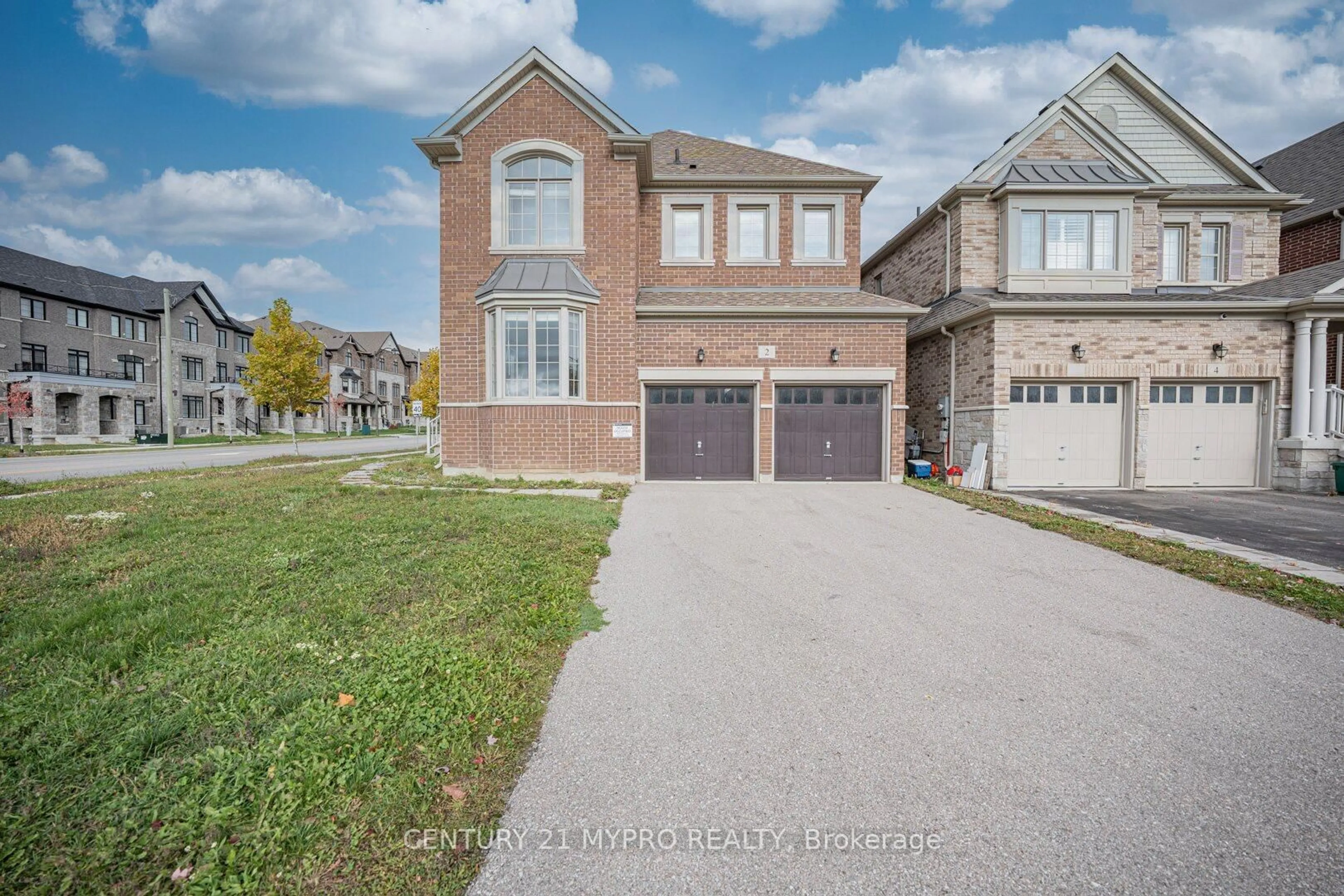 Home with brick exterior material, street for 2 Manor Hampton St, East Gwillimbury Ontario L9N 0R1