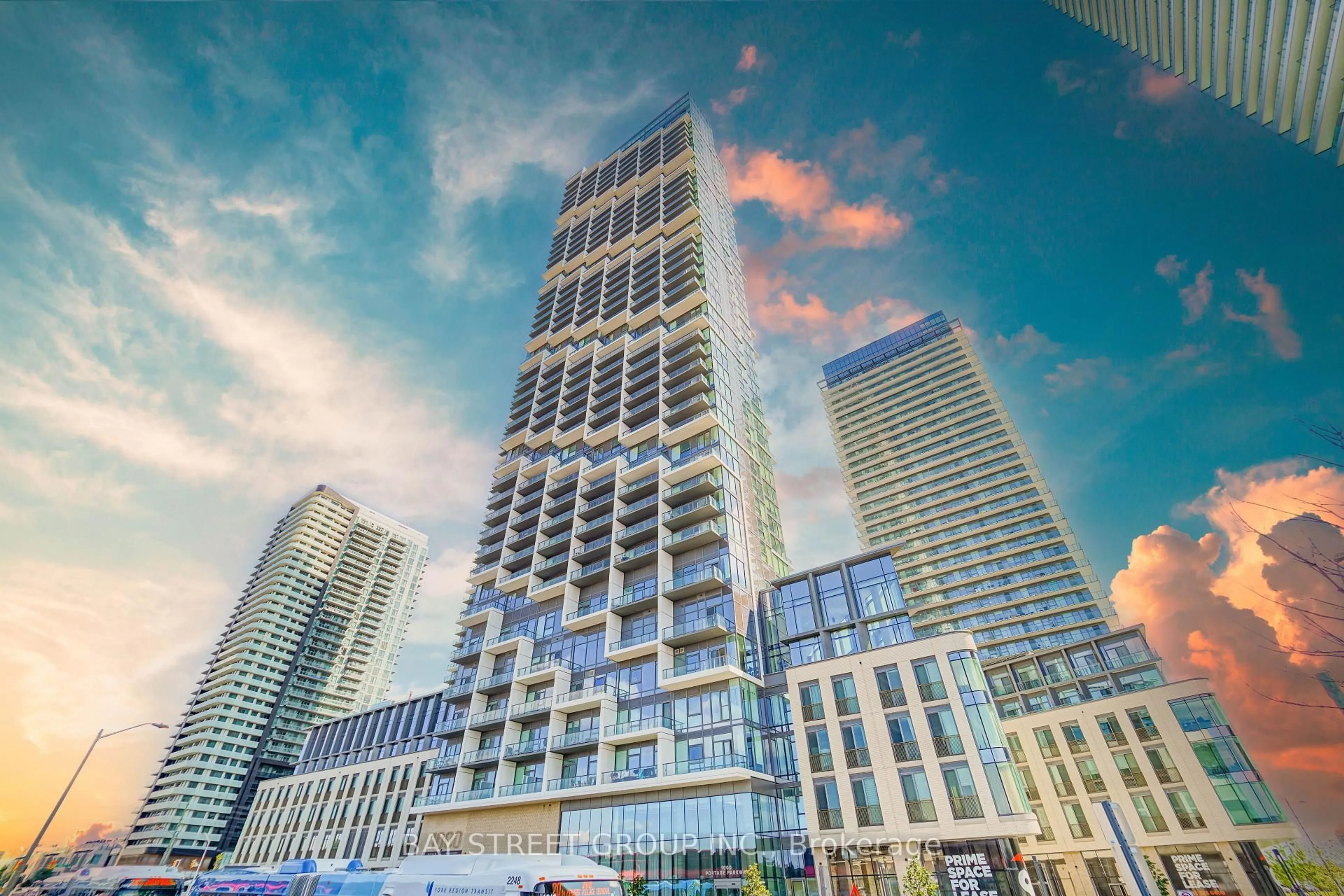 Blurry image for 1000 Portage Pkwy #4512, Vaughan Ontario L4K 0L1