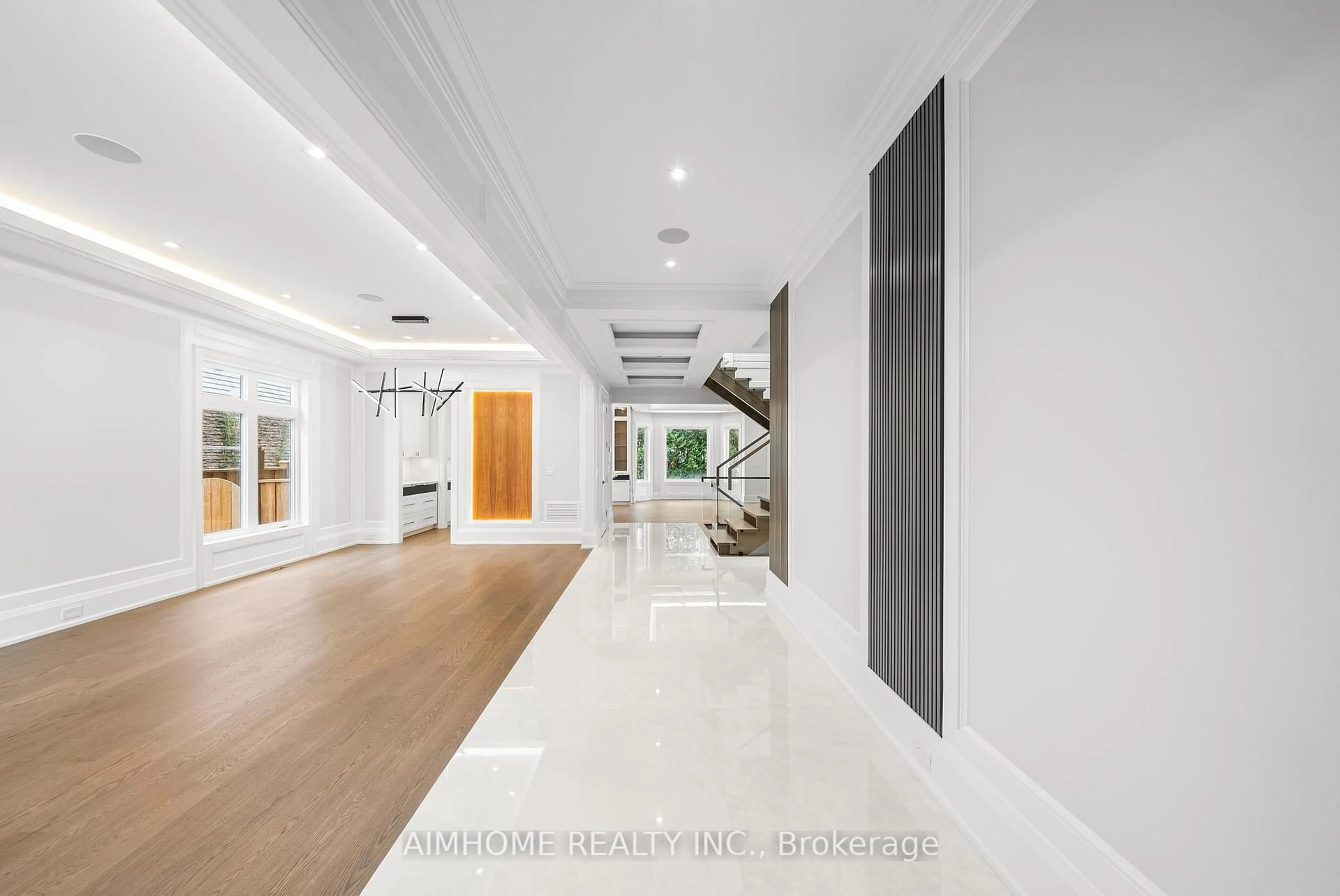 Indoor foyer for 21 Summerfeldt Cres, Markham Ontario L3R 2B1