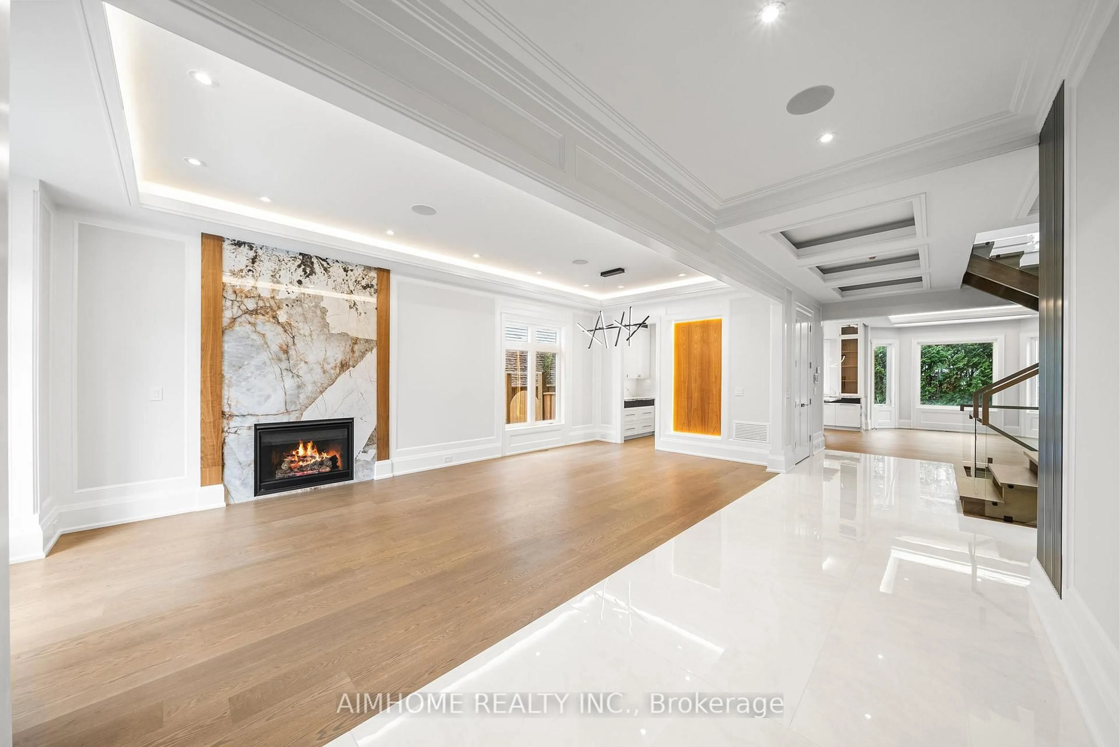 Indoor foyer for 21 Summerfeldt Cres, Markham Ontario L3R 2B1