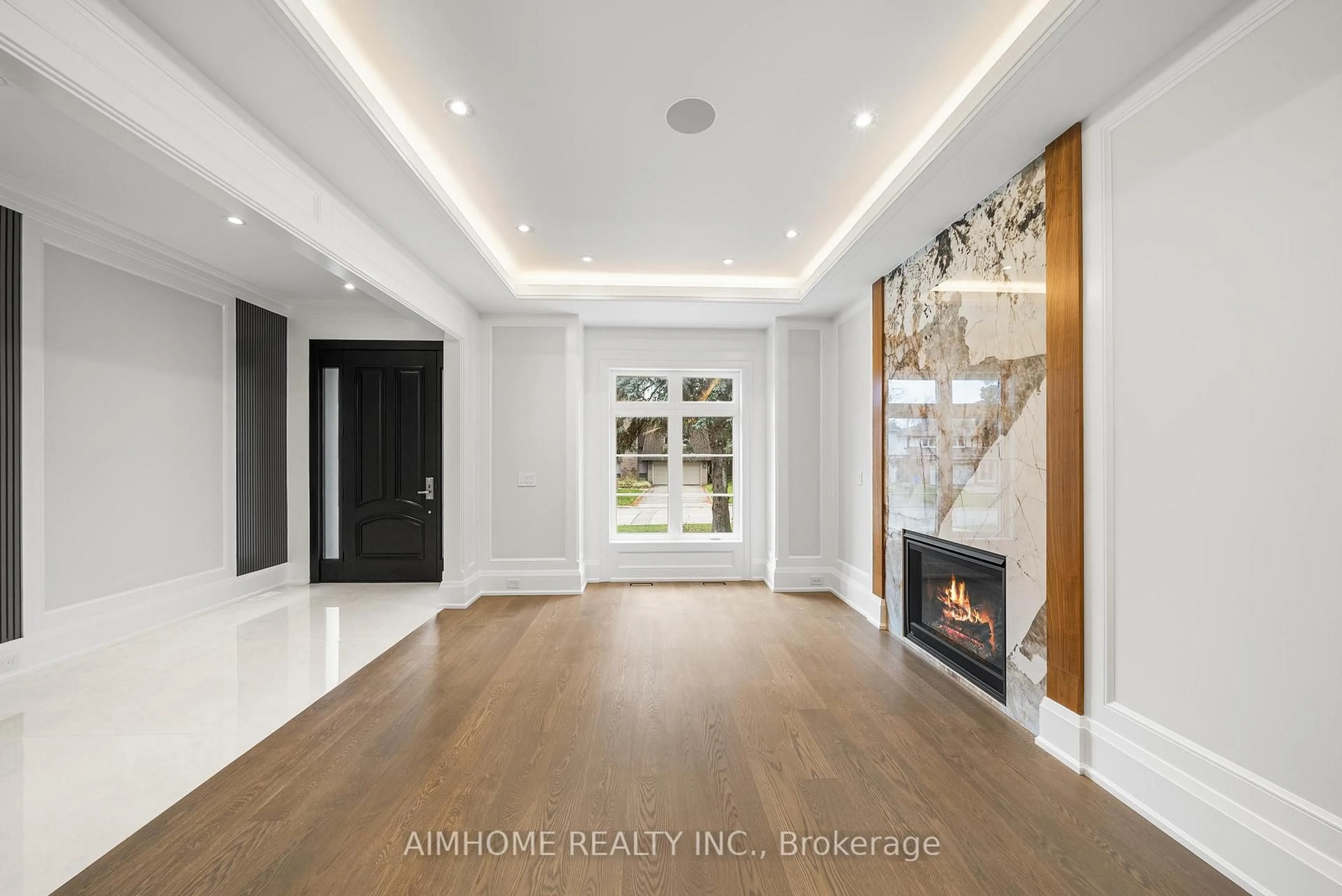 Indoor entryway for 21 Summerfeldt Cres, Markham Ontario L3R 2B1