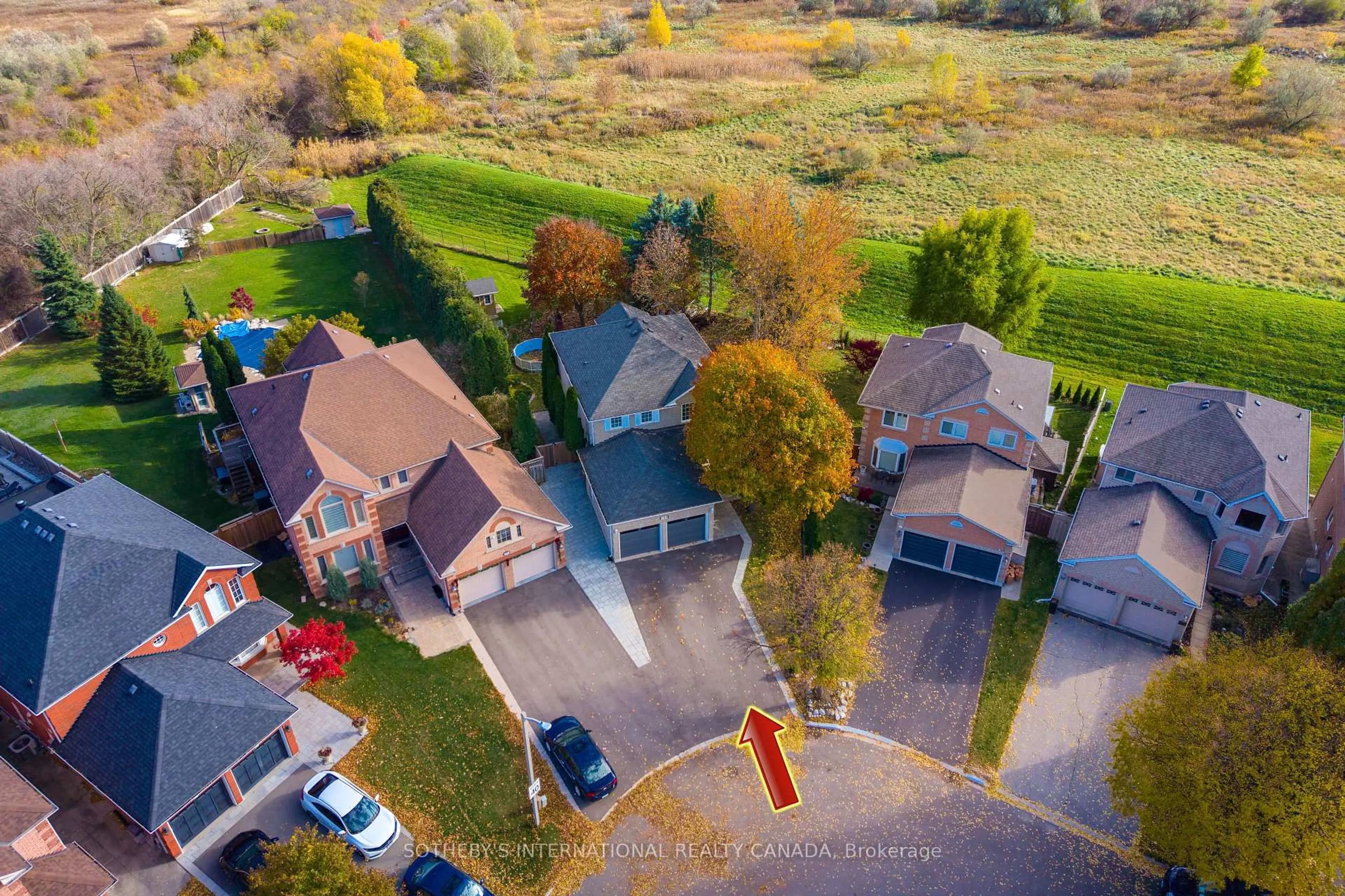 A pic from outside/outdoor area/front of a property/back of a property/a pic from drone, street for 184 Veneto Dr, Vaughan Ontario L4L 8X6