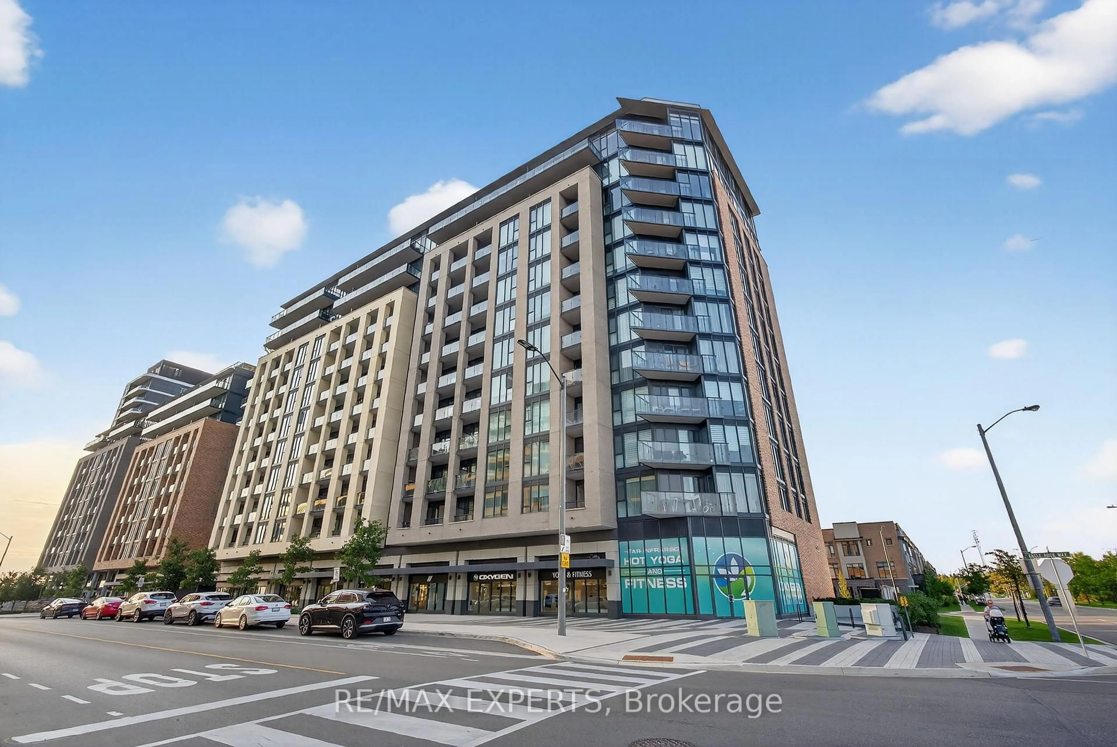 A pic from outside/outdoor area/front of a property/back of a property/a pic from drone, unknown for 100 Eagle Rock Way #831, Vaughan Ontario L6A 5B9