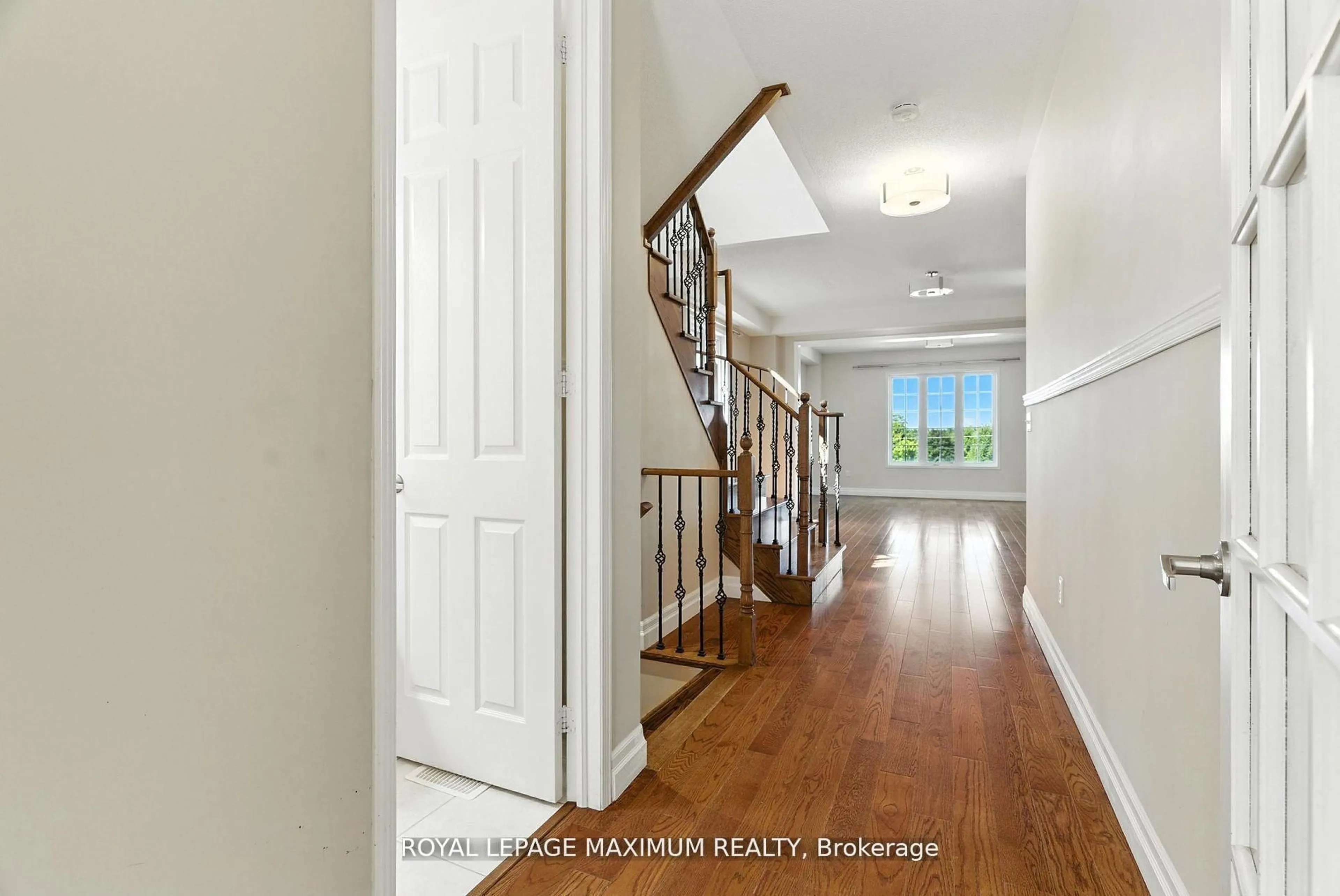 Indoor entryway for 80 Cauthers Cres, New Tecumseth Ontario L9R 0L2