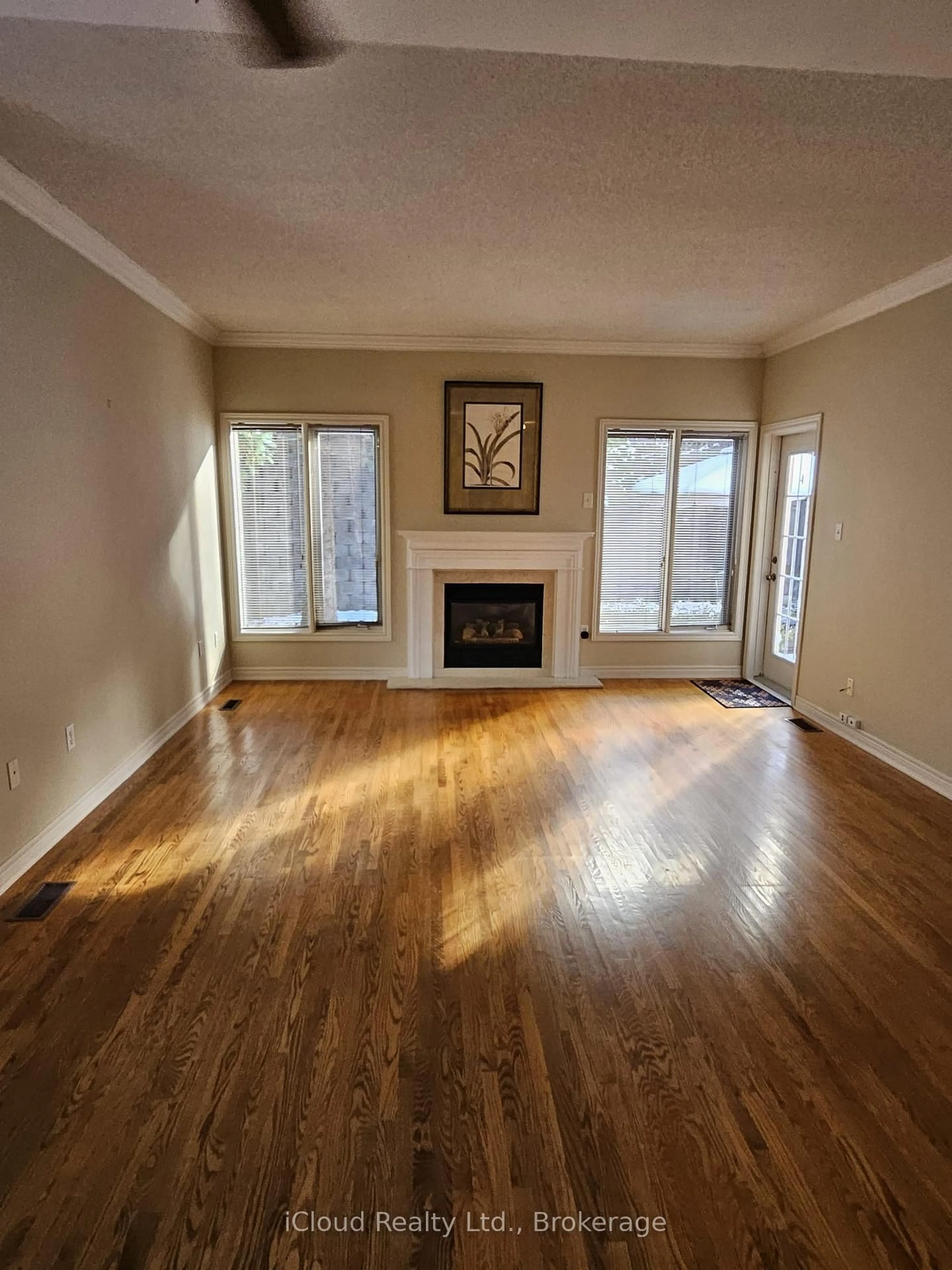 A pic of a room for 500 Stone Rd, Aurora Ontario L4G 6Z7