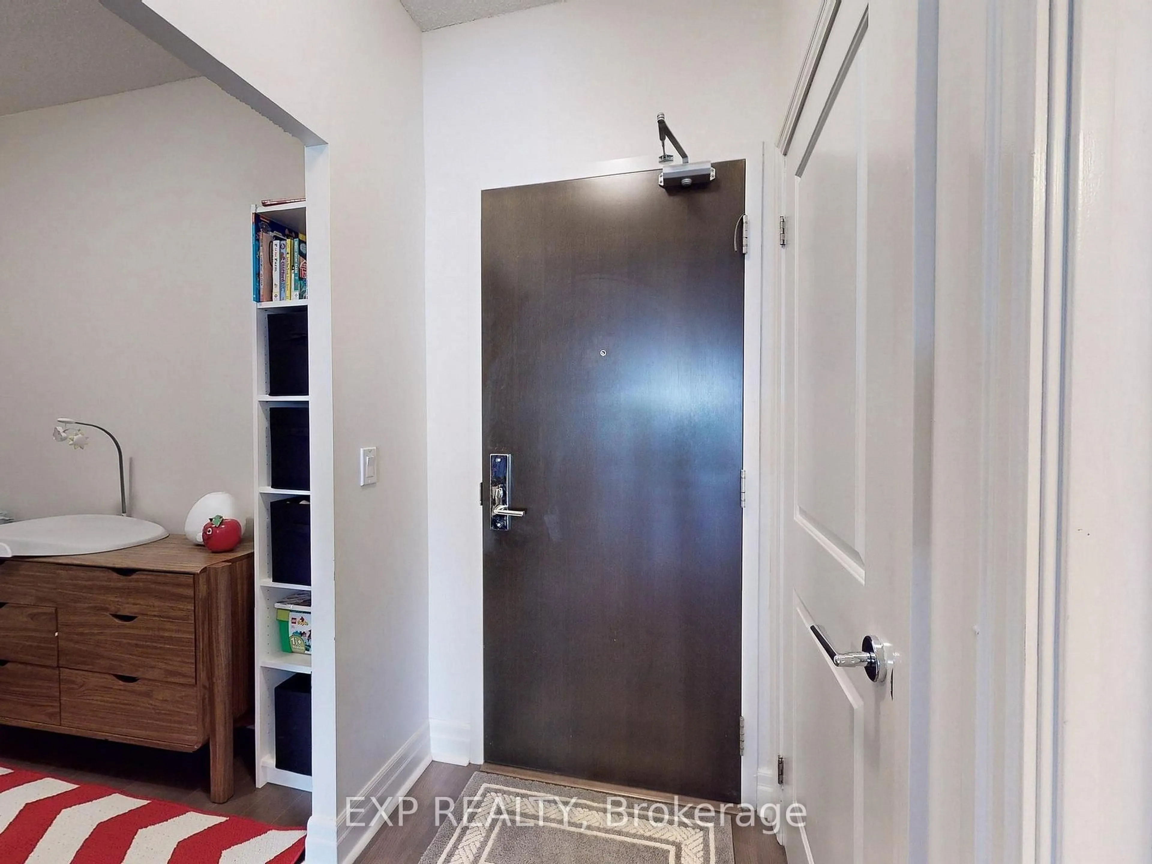 Indoor entryway for 8130 Birchmount Rd #312, Markham Ontario L6G 0E4