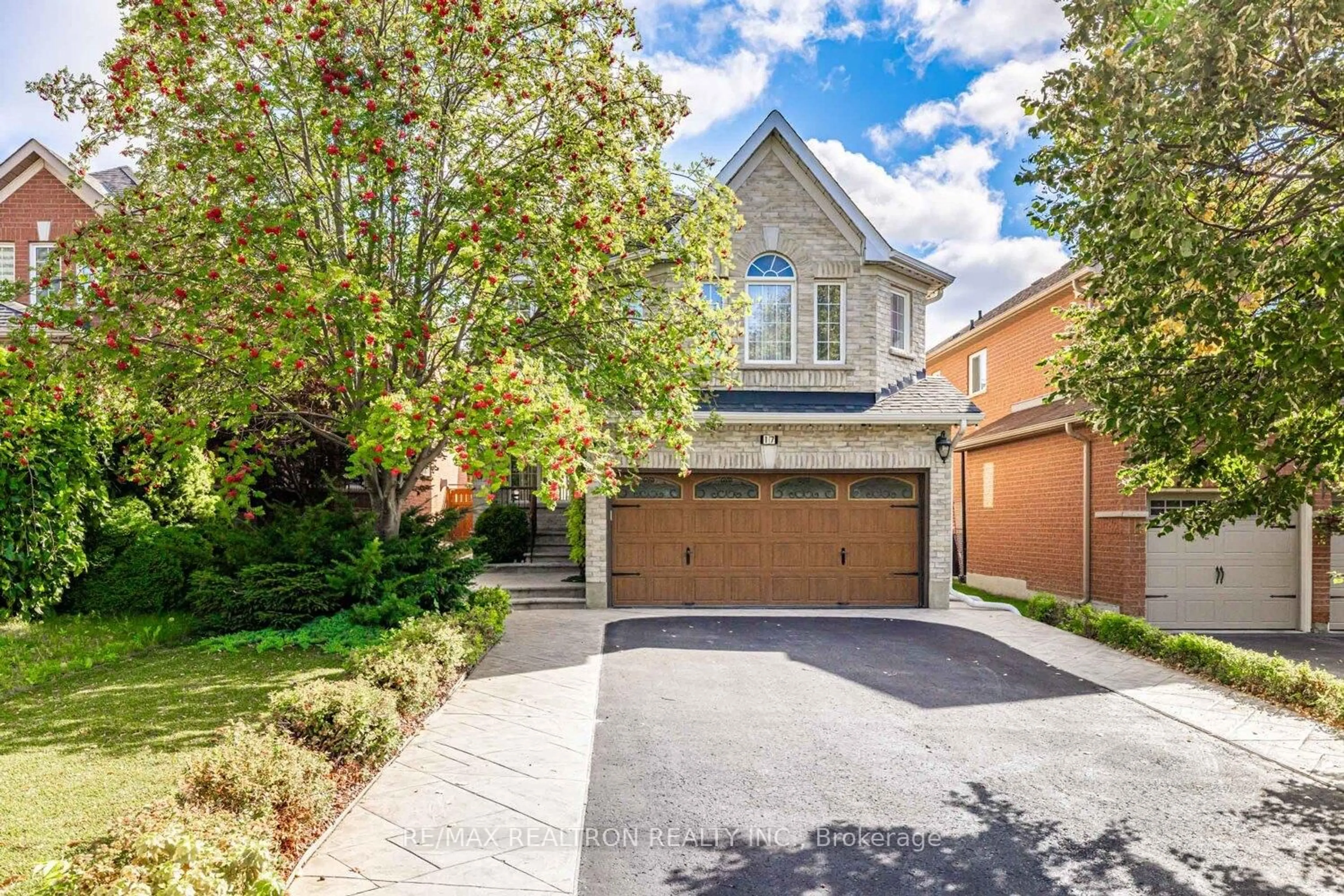 Home with brick exterior material, street for 17 Abilene Crt, Richmond Hill Ontario L4C 0S5