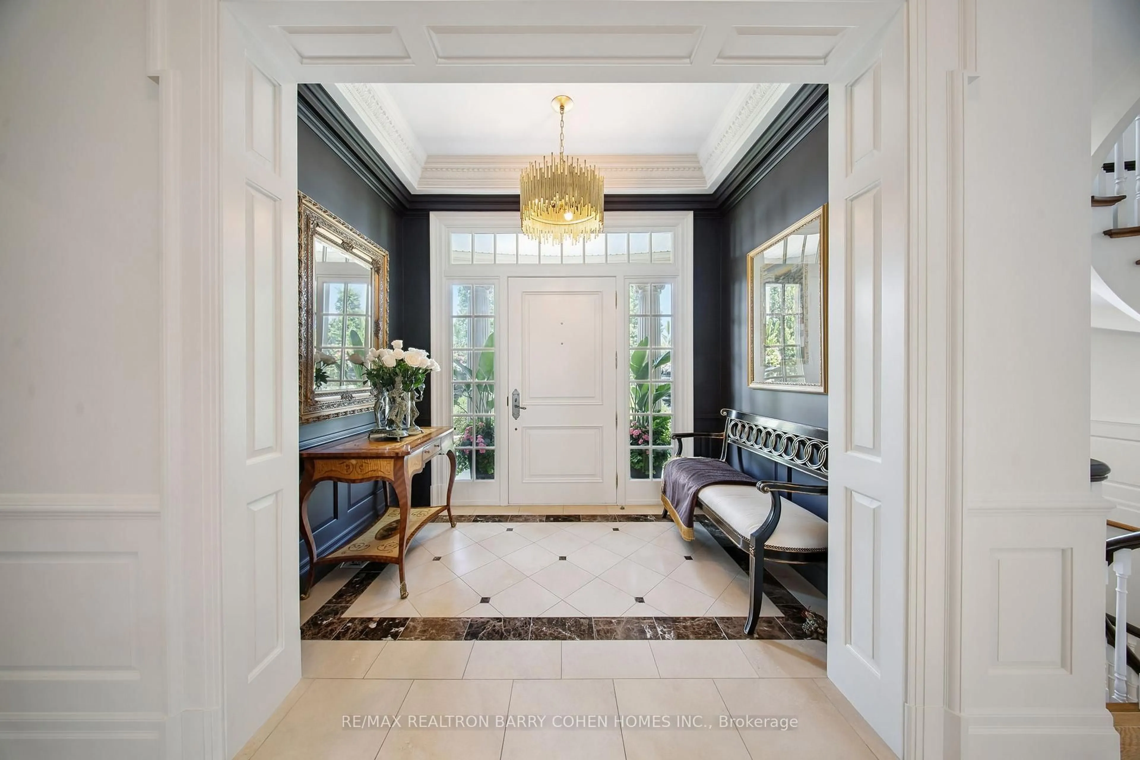 Indoor entryway for 91 Fairfield Dr, King Ontario L7B 1L9