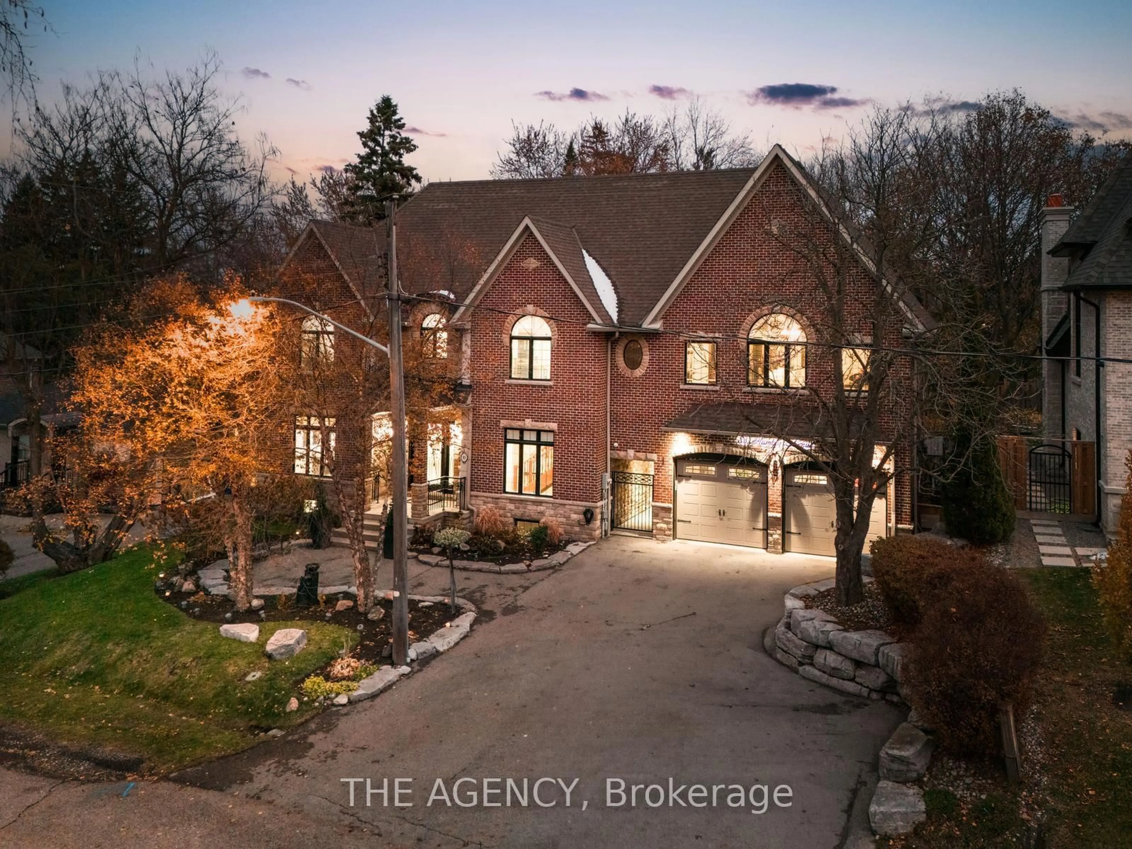 A pic from outside/outdoor area/front of a property/back of a property/a pic from drone, street for 83 Hambly Ave, King Ontario L7B 1J1