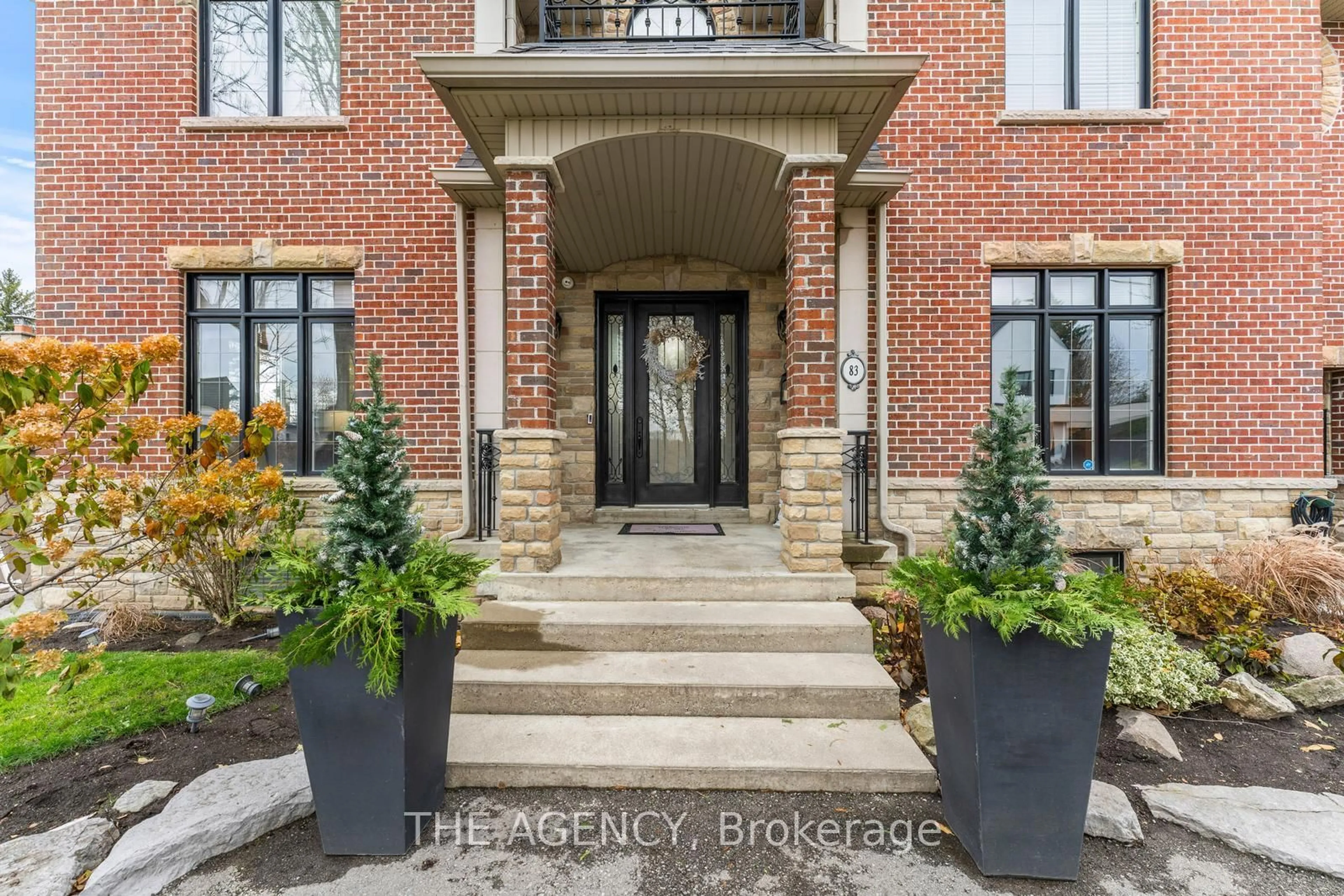 Indoor entryway for 83 Hambly Ave, King Ontario L7B 1J1
