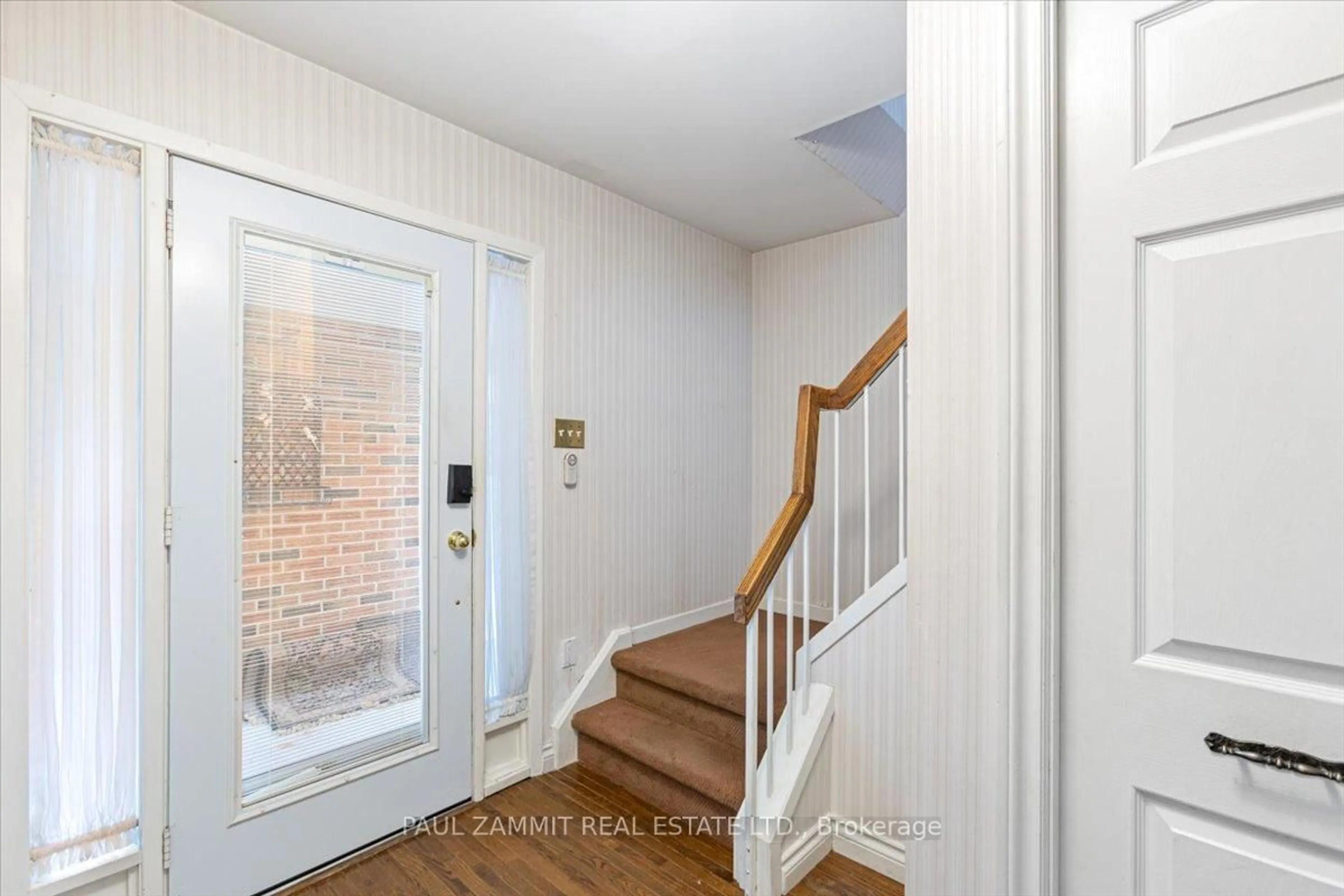 Indoor entryway for 22 Holsworthy Cres, Markham Ontario L3T 4C6