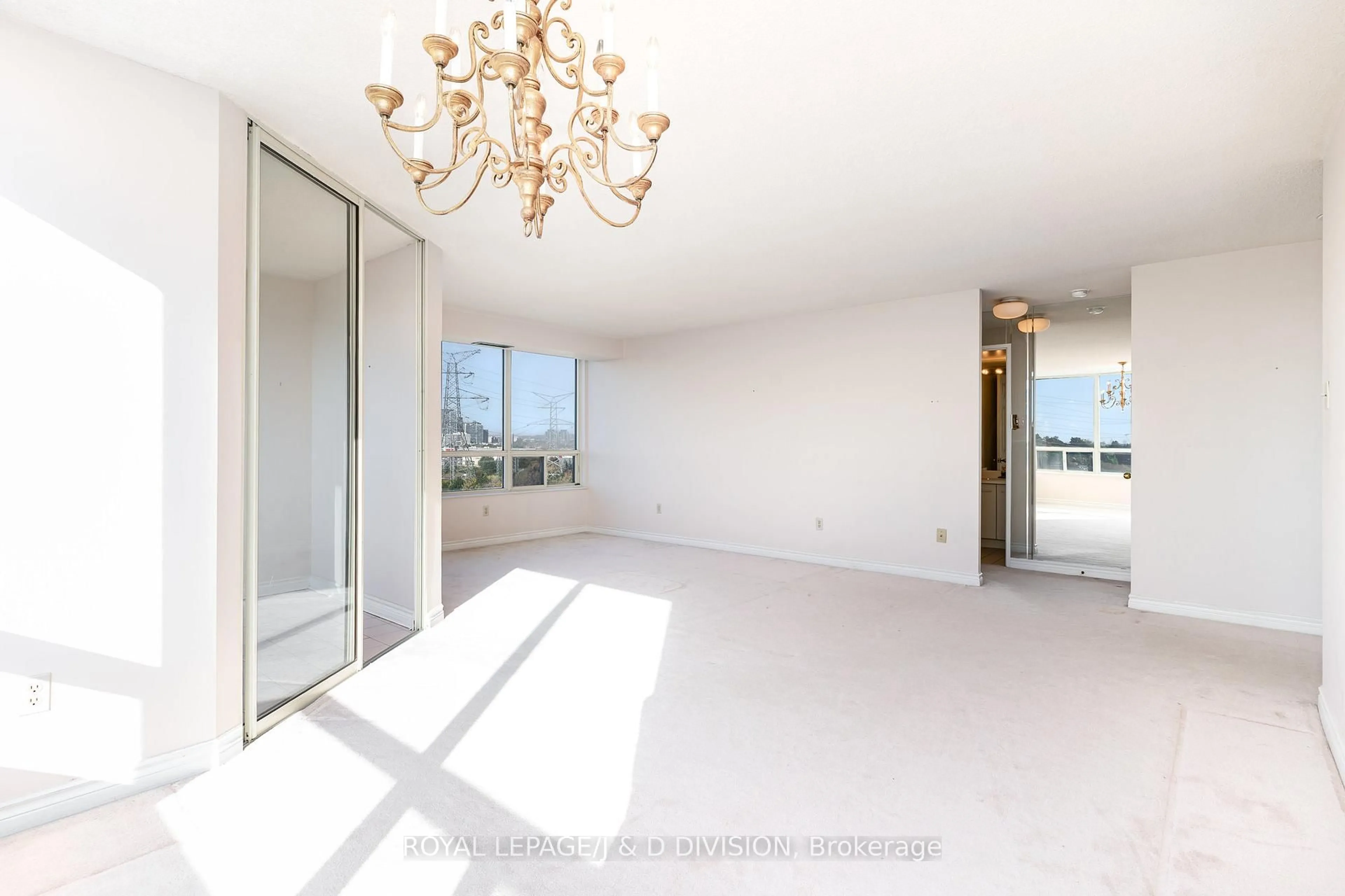 Indoor foyer for 8501 Bayview Ave #815, Richmond Hill Ontario L4B 3J7