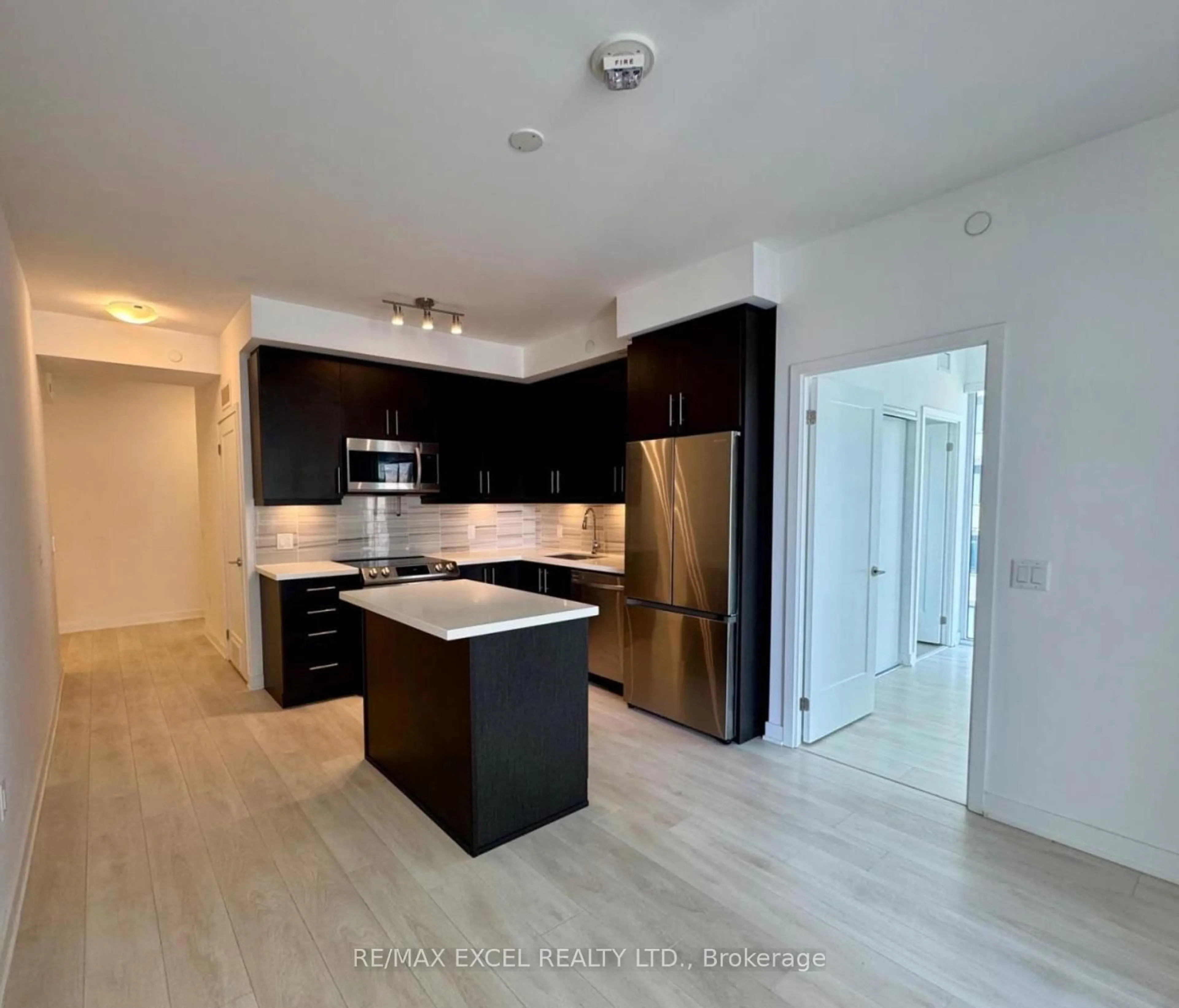 Open concept kitchen, unknown for 95 Oneida Cres #1204, Richmond Hill Ontario L4B 0H5