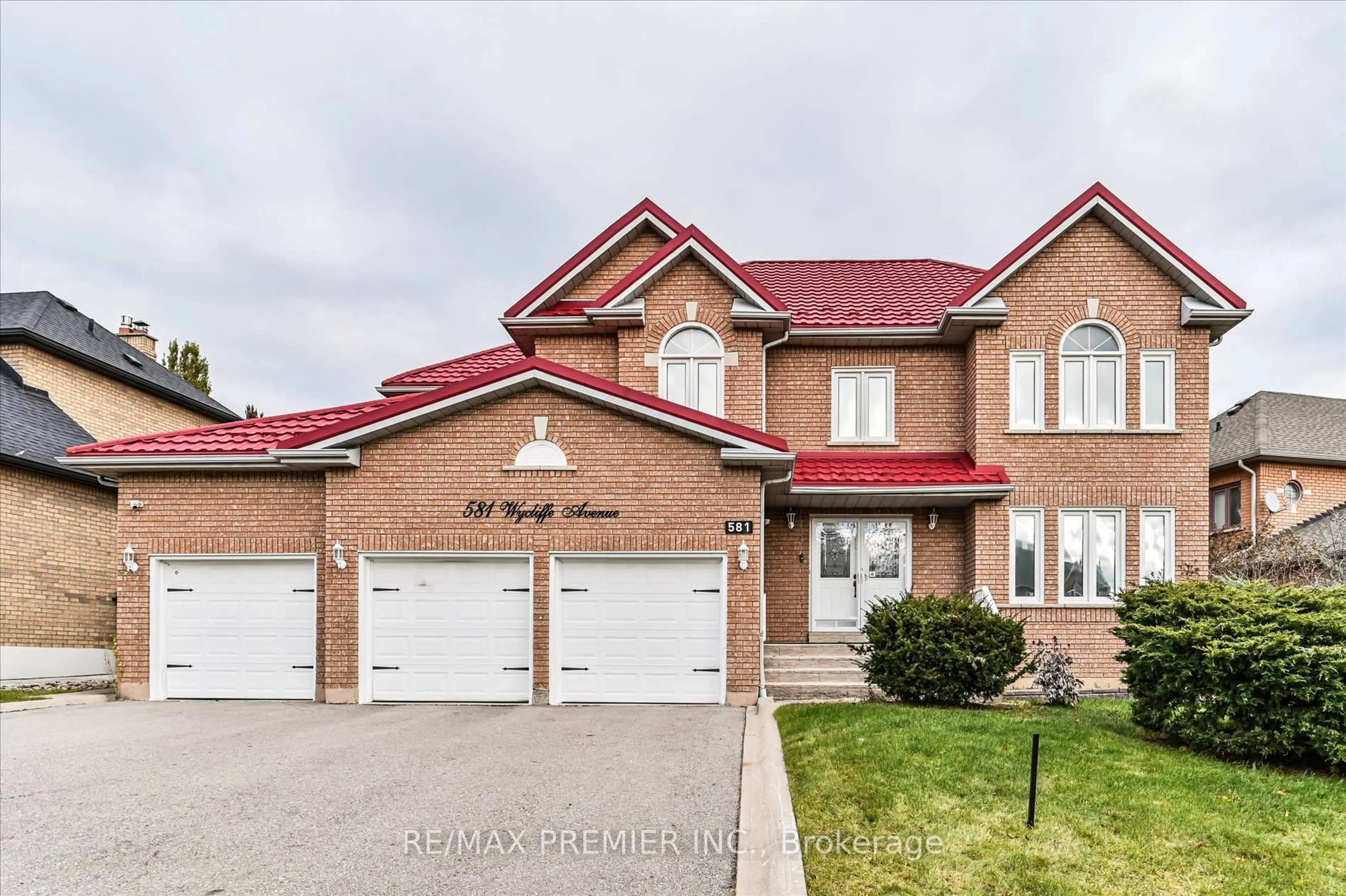 Home with brick exterior material, street for 581 Wycliffe Ave, Vaughan Ontario L4L 8S8