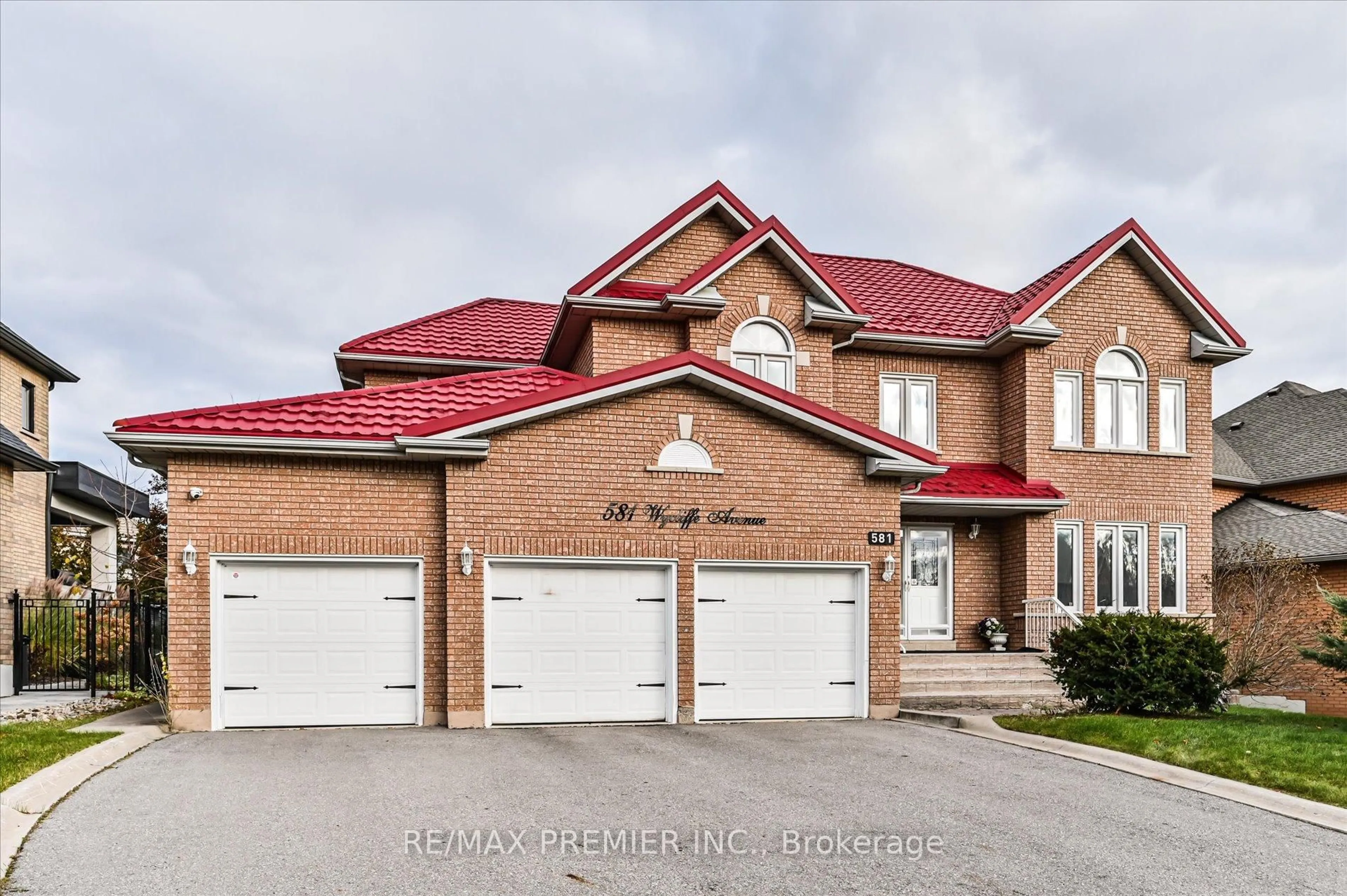 Home with brick exterior material, street for 581 Wycliffe Ave, Vaughan Ontario L4L 8S8