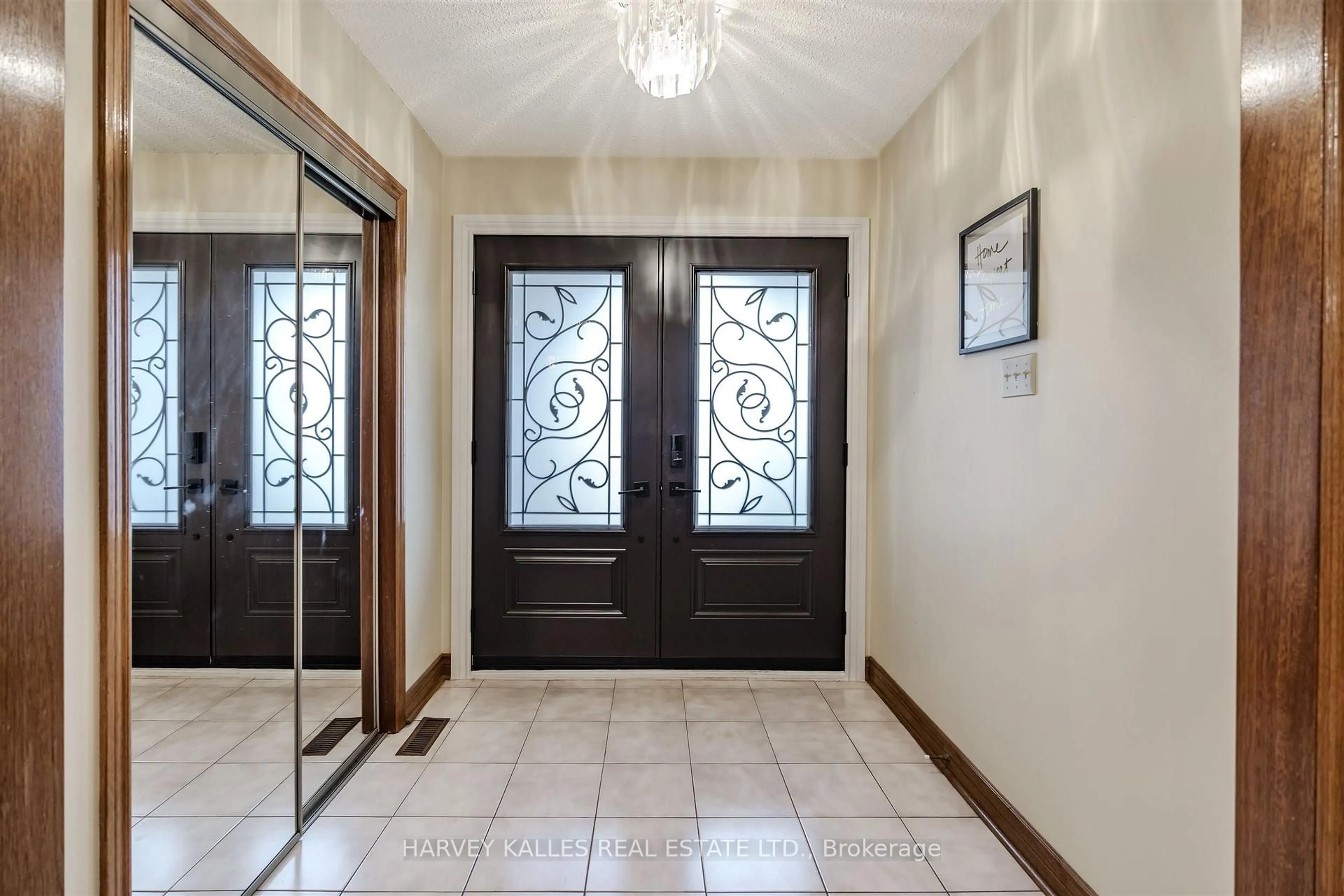 Indoor entryway for 113 Cabaletta Cres, Vaughan Ontario L4L 6L1