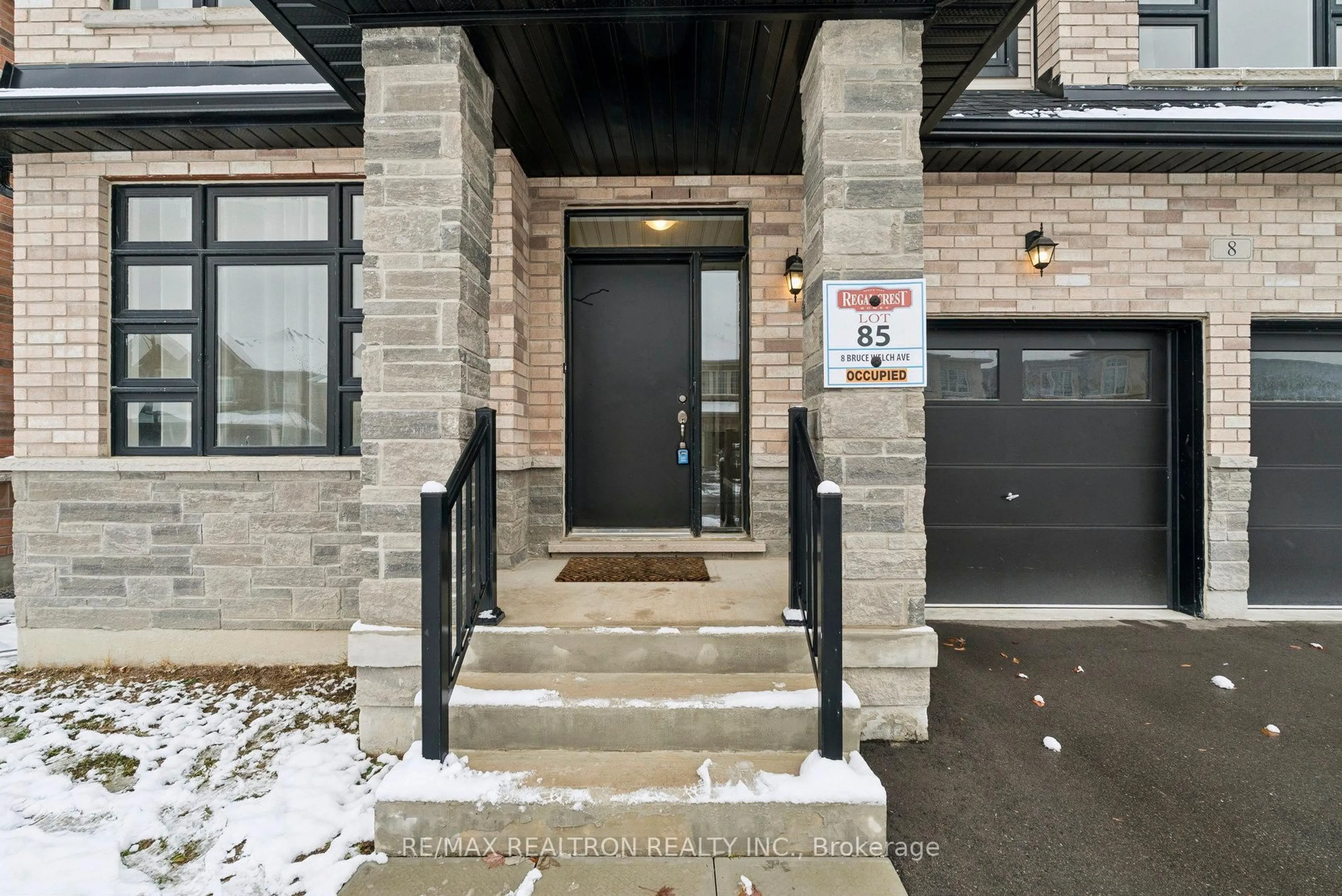 Indoor entryway for 8 Bruce Welch Ave, Georgina Ontario L4P 0J1