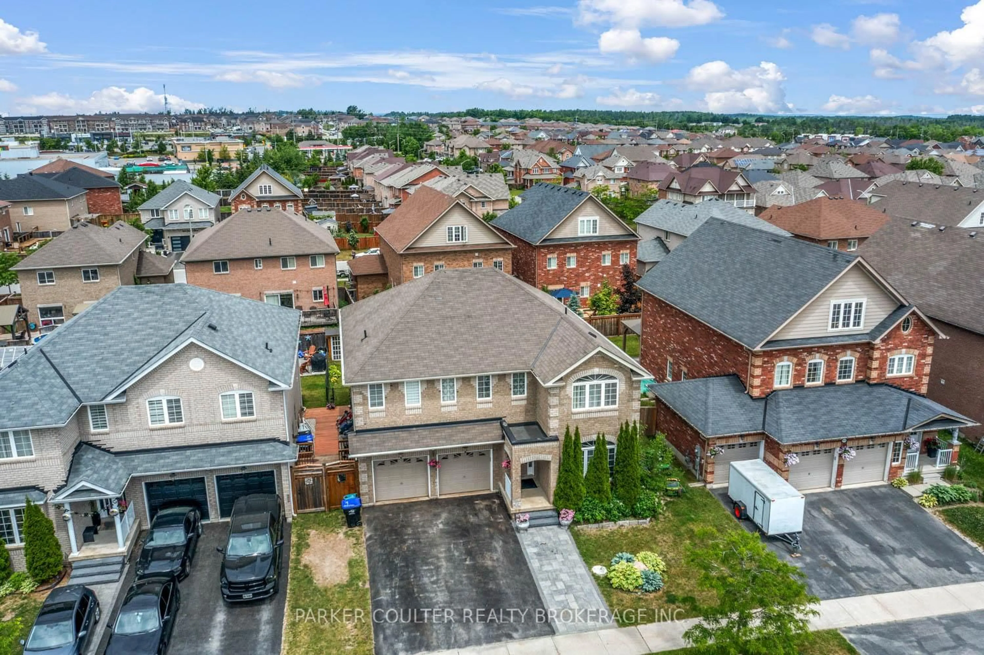 A pic from outside/outdoor area/front of a property/back of a property/a pic from drone, street for 1426 Kellough St, Innisfil Ontario L9S 4B7