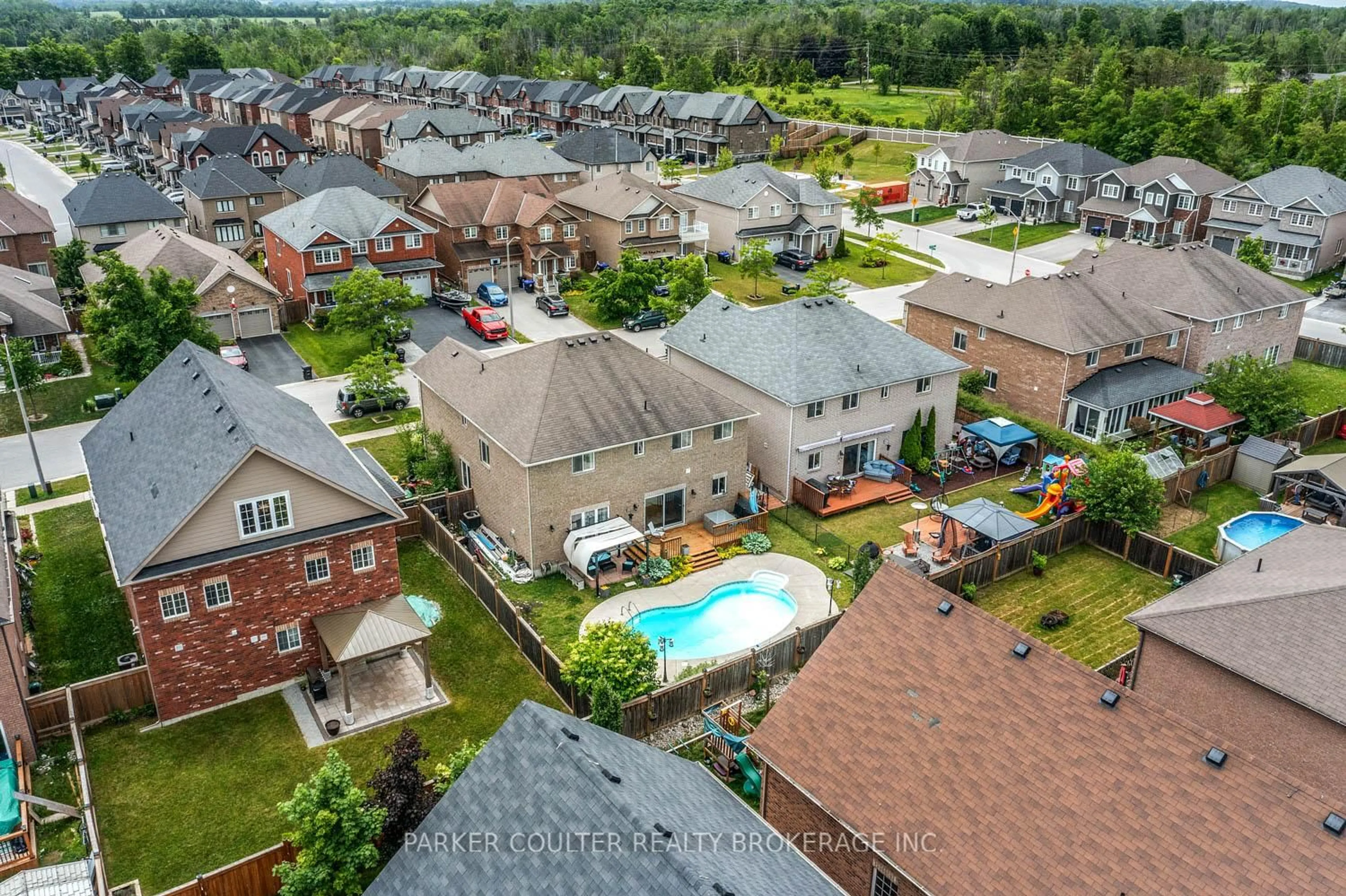 A pic from outside/outdoor area/front of a property/back of a property/a pic from drone, unknown for 1426 Kellough St, Innisfil Ontario L9S 4B7