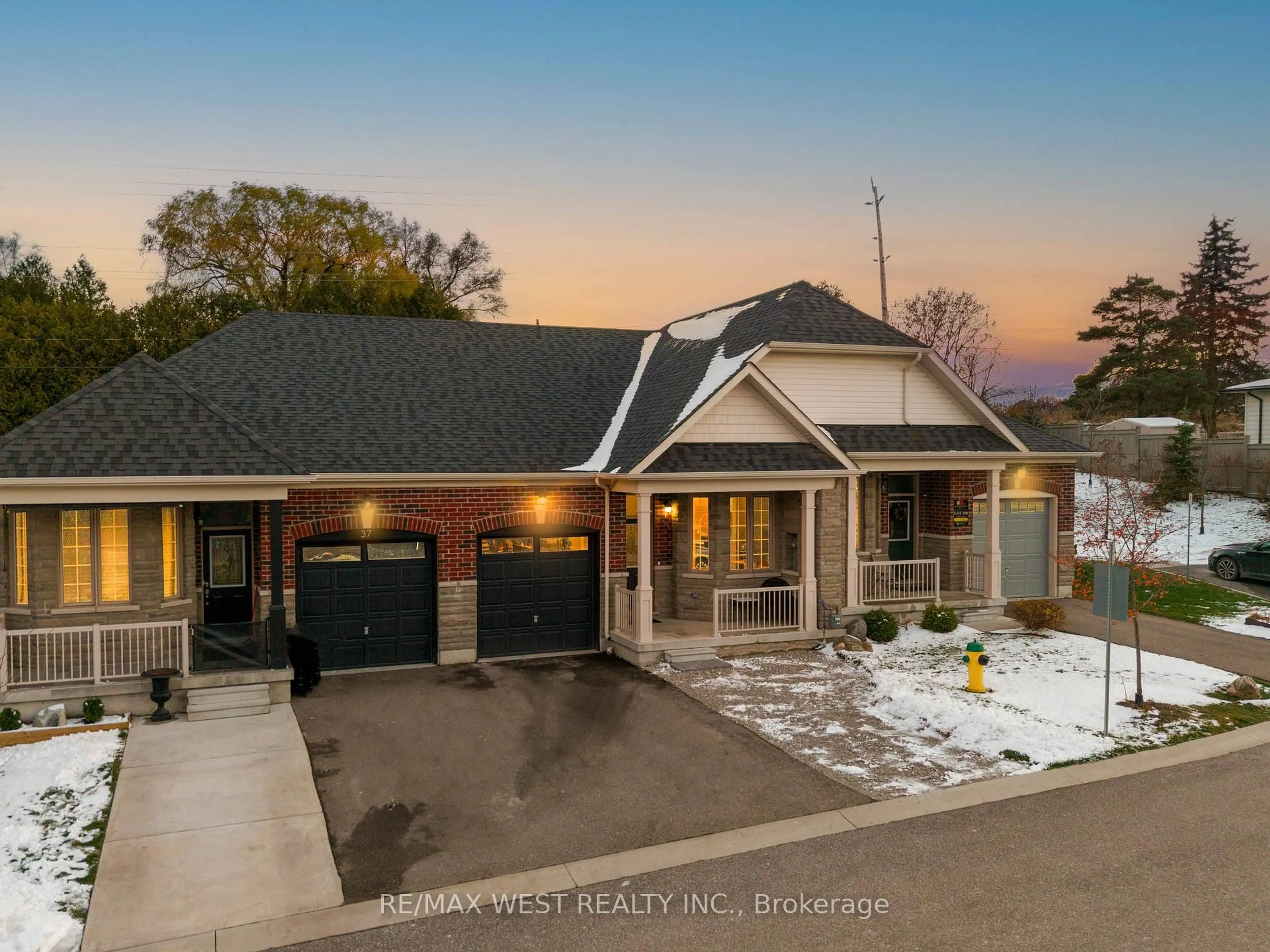 Home with brick exterior material, unknown for 39 Gilroy Crt, New Tecumseth Ontario L9R 0K8