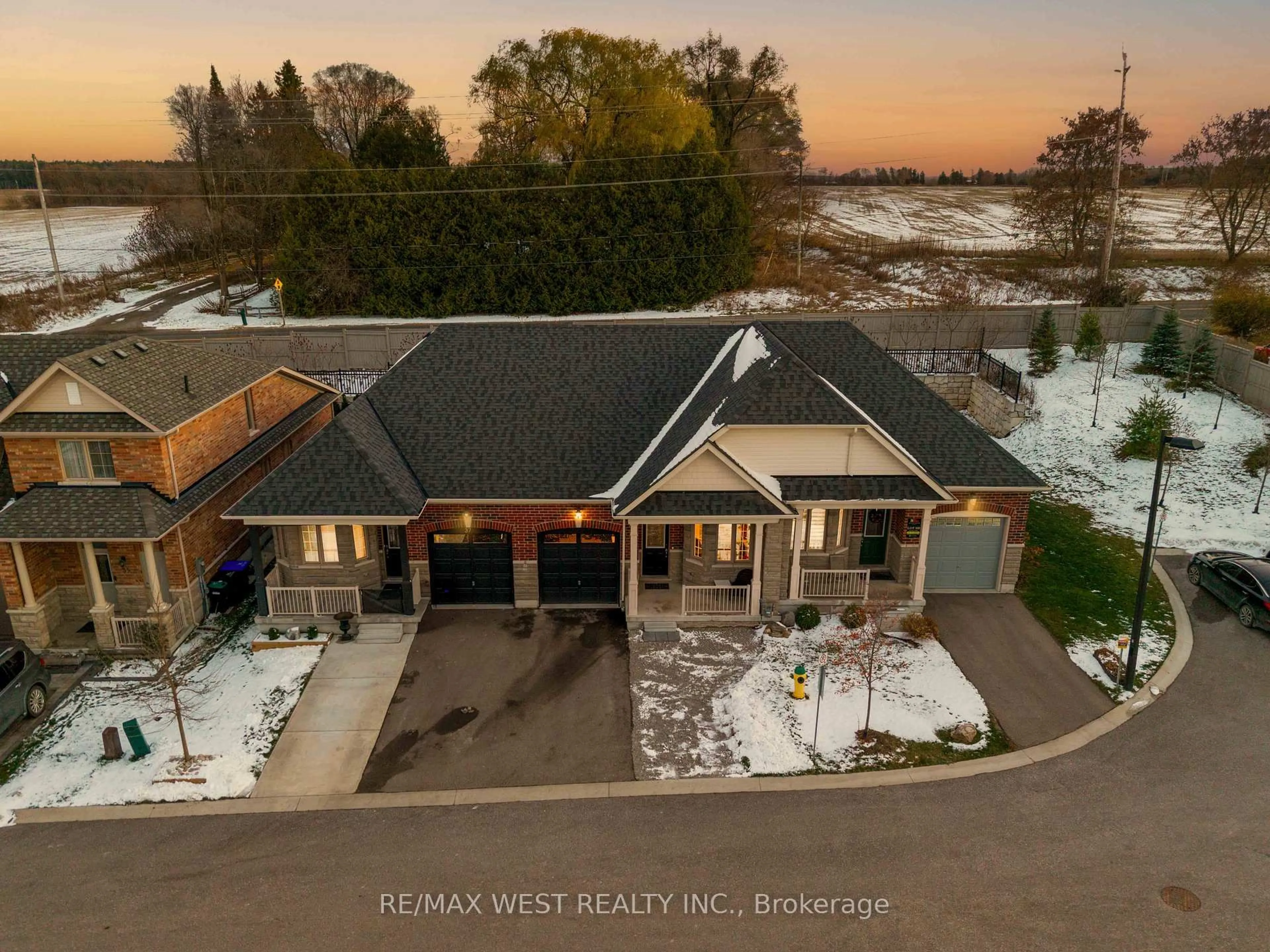 A pic from outside/outdoor area/front of a property/back of a property/a pic from drone, water/lake/river/ocean view for 39 Gilroy Crt, New Tecumseth Ontario L9R 0K8