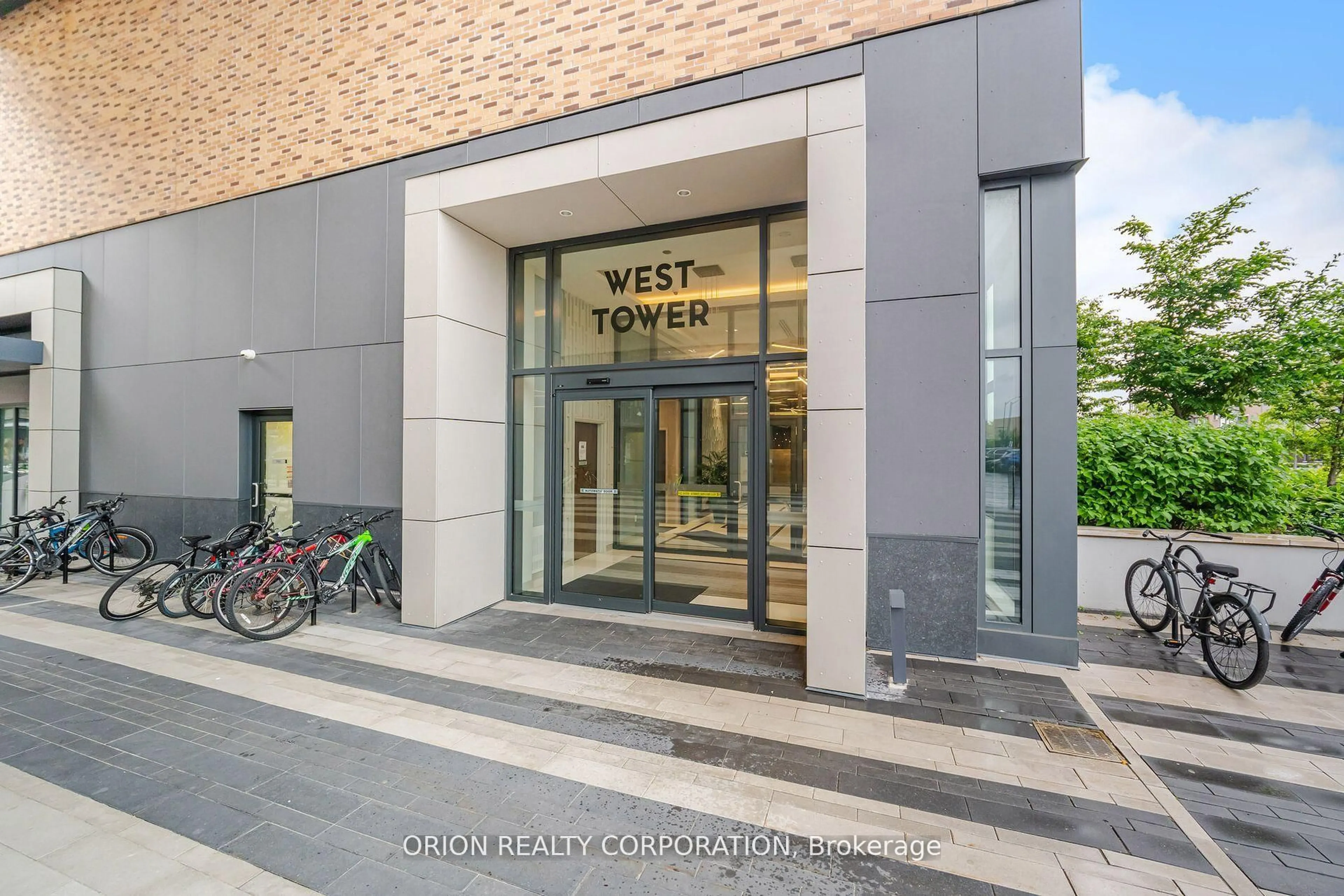 Indoor foyer for 100 Eagle Rock Way #303, Vaughan Ontario L6A 5B9