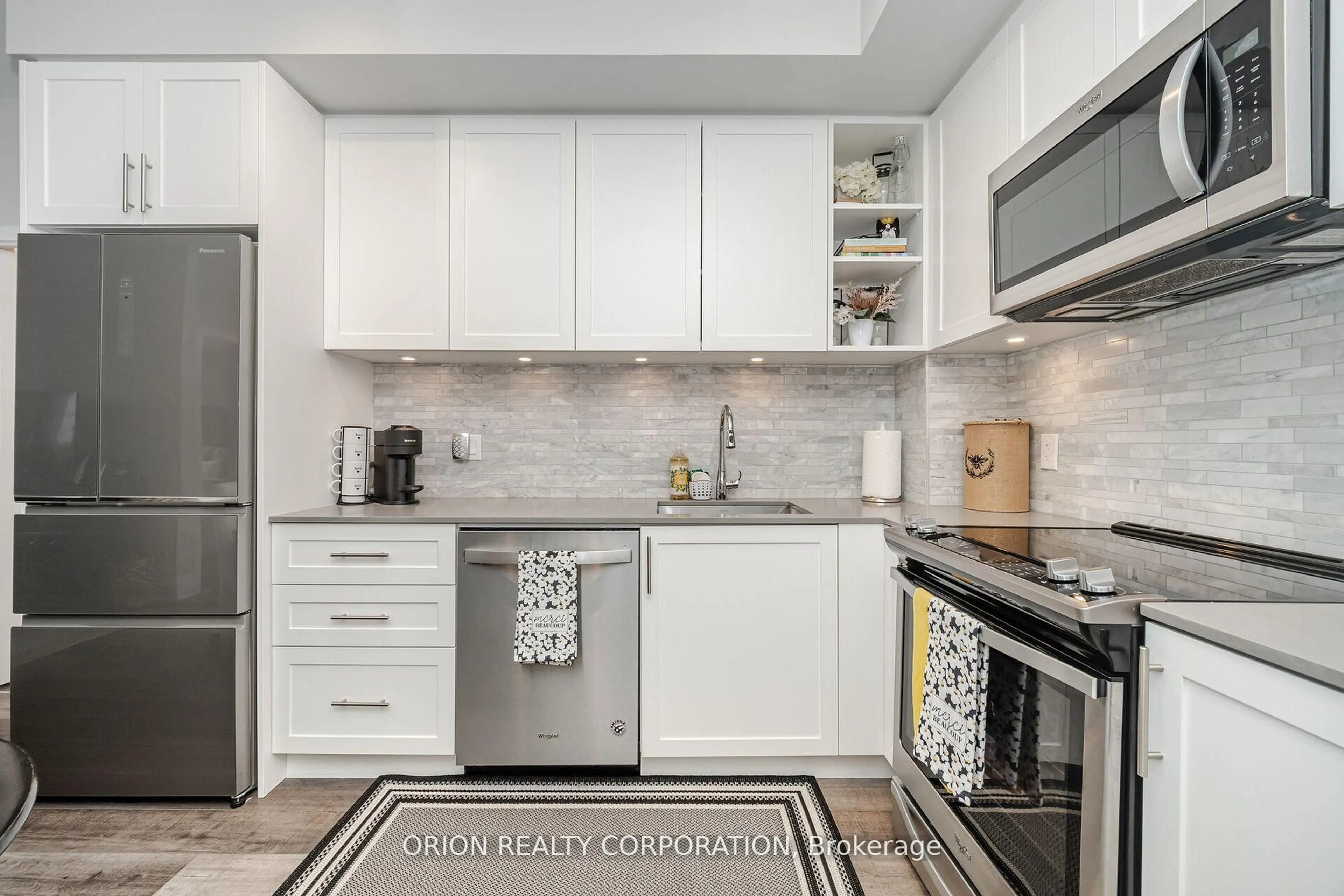 Unknown for 100 Eagle Rock Way #303, Vaughan Ontario L6A 5B9