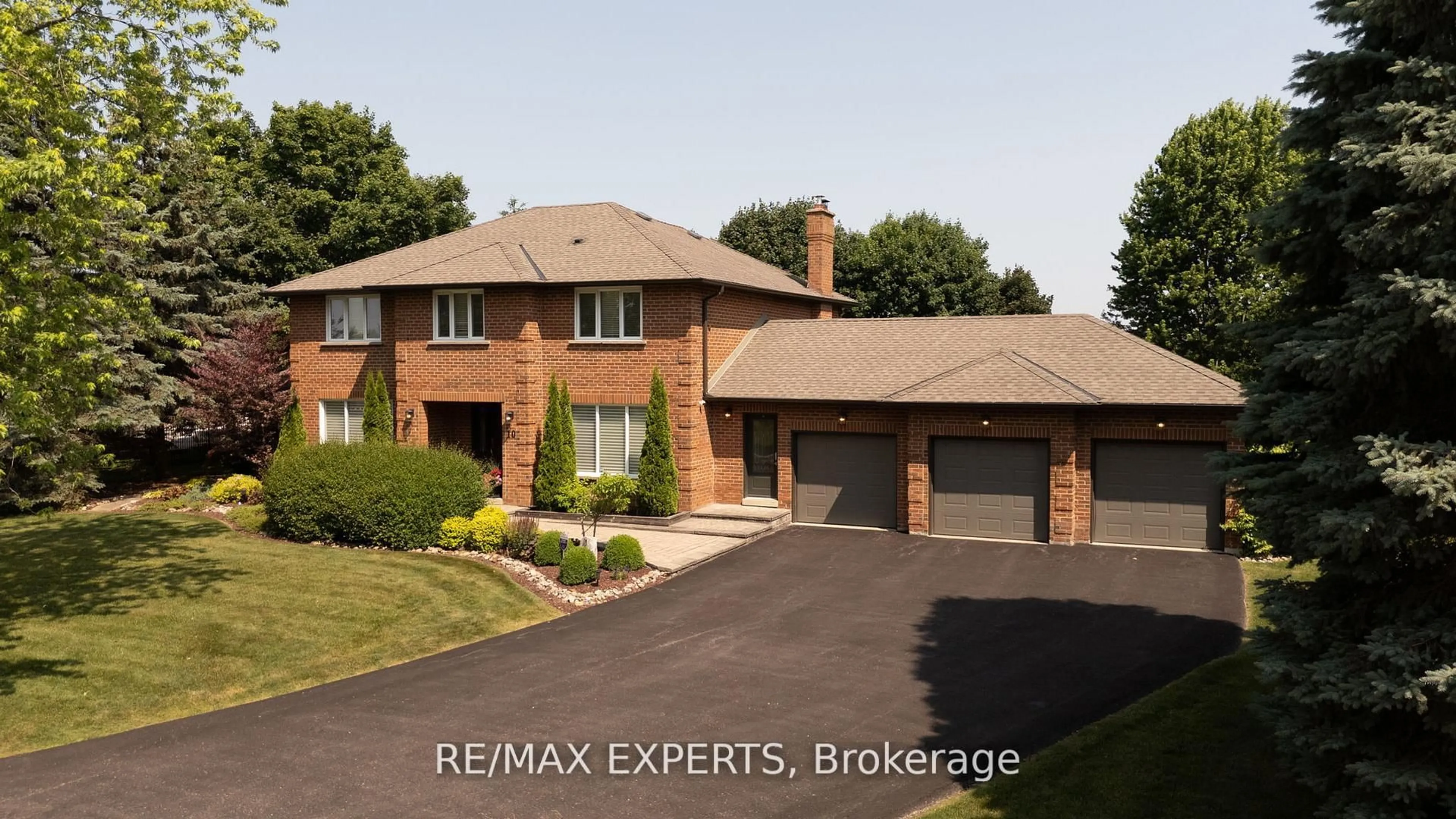 Home with brick exterior material, street for 10 Kehoe Crt, King Ontario L0G 1N0