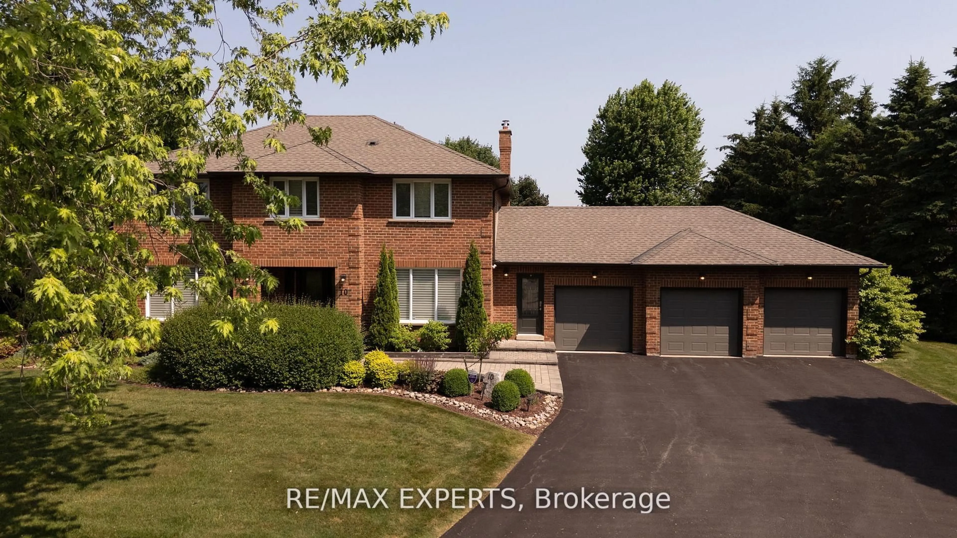 Home with brick exterior material, street for 10 Kehoe Crt, King Ontario L0G 1N0
