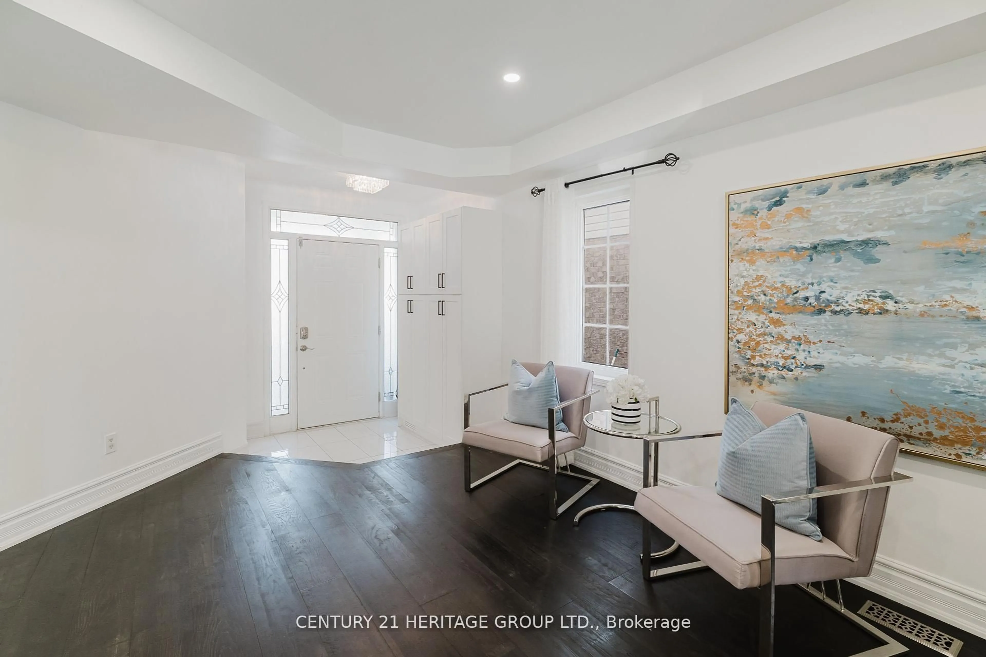 Indoor entryway for 601 Mcbean Ave, Newmarket Ontario L3X 2L5