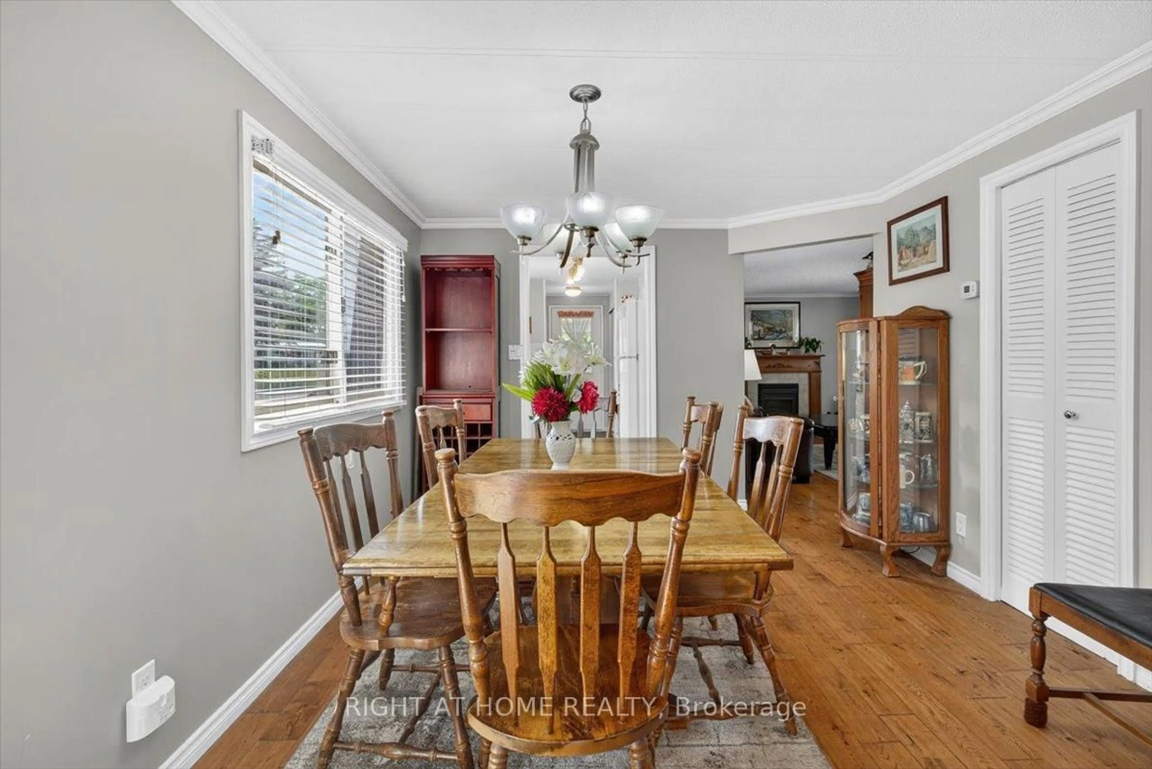Dining room, wood/laminate floor for 30 Main St, Innisfil Ontario L9S 1L9