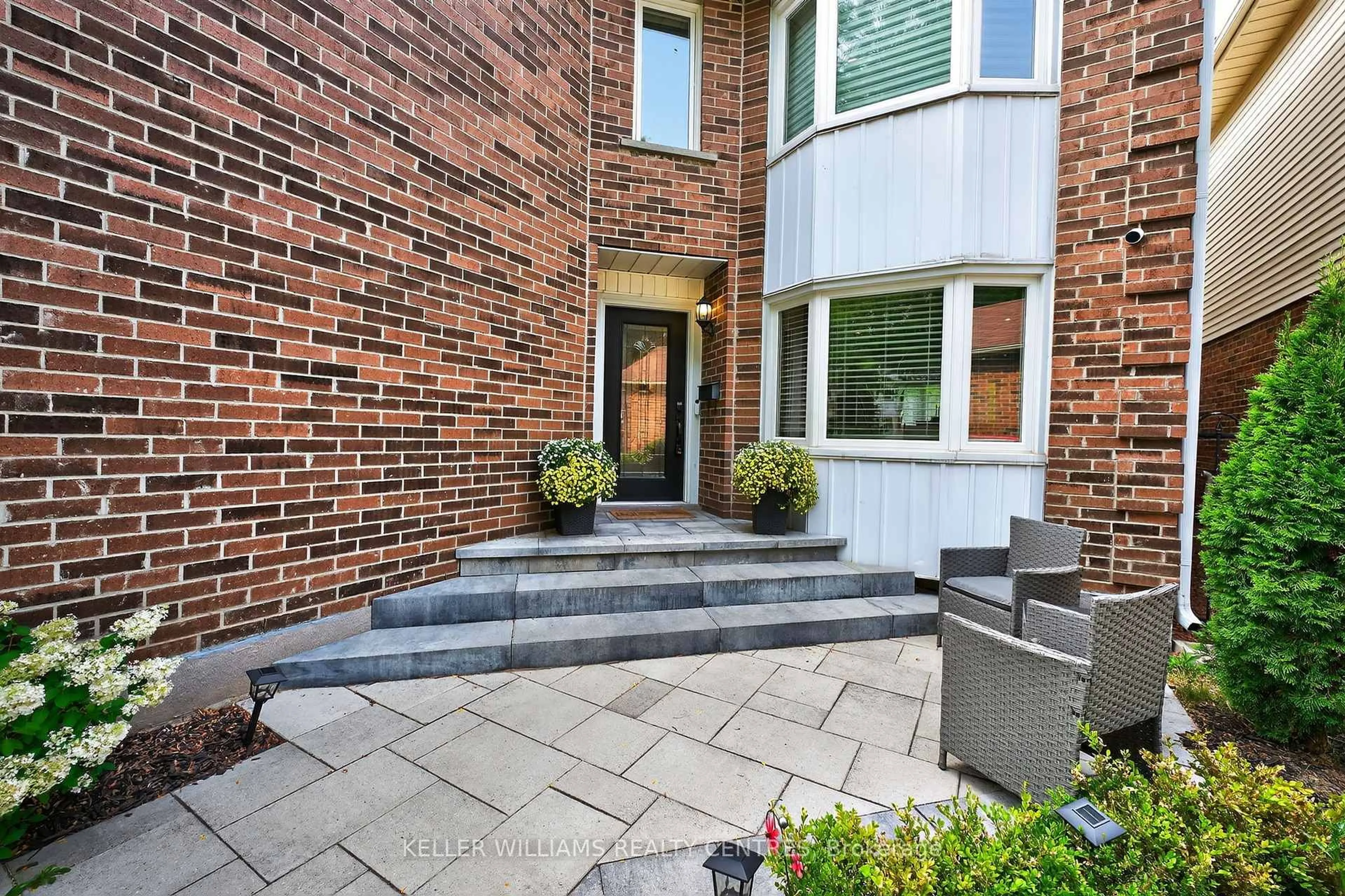 Unknown for 42 Buchanan Cres, Aurora Ontario L4G 5K4