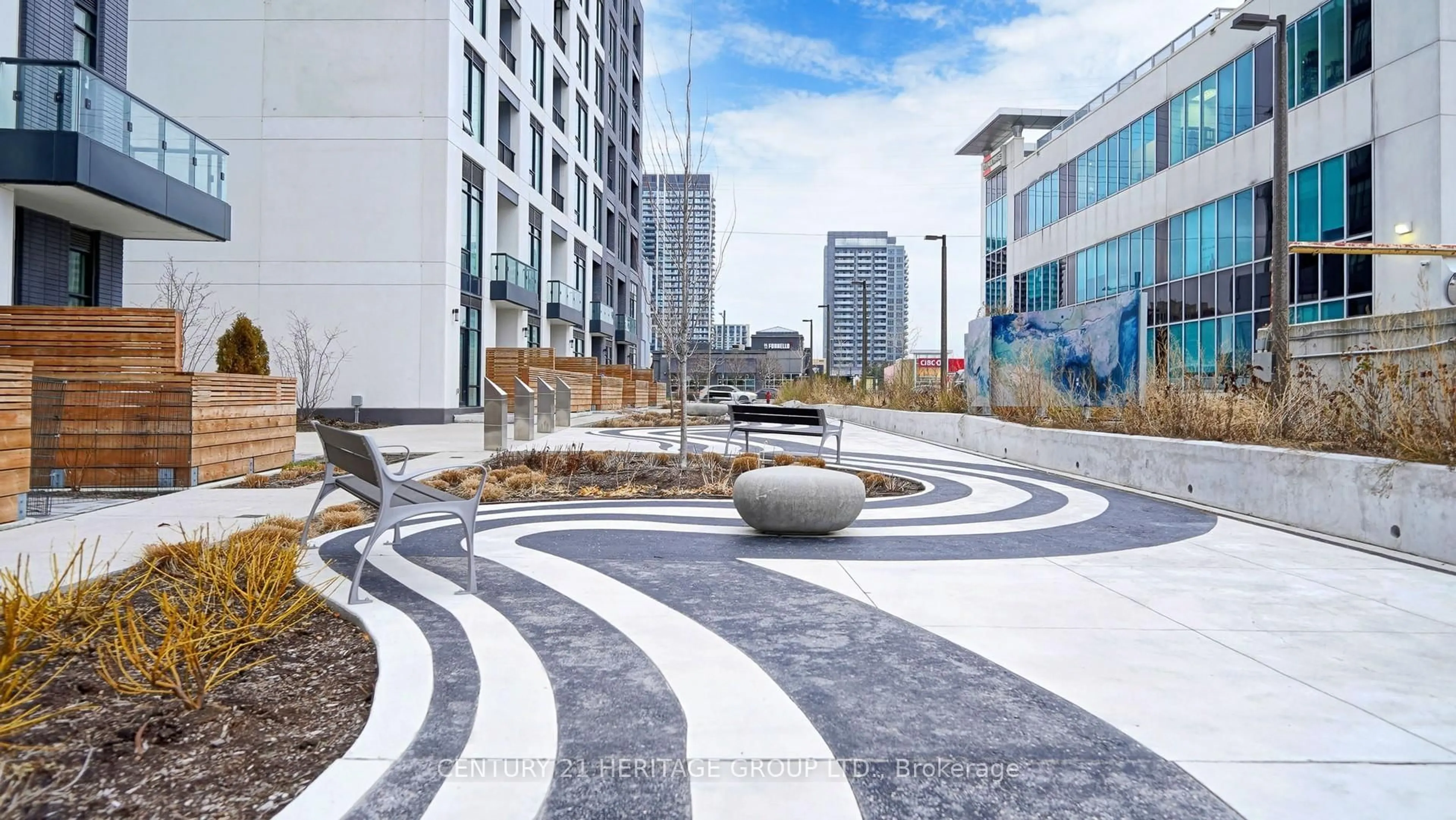 Patio, street for 8868 Yonge St #717, Richmond Hill Ontario L4S 1H5