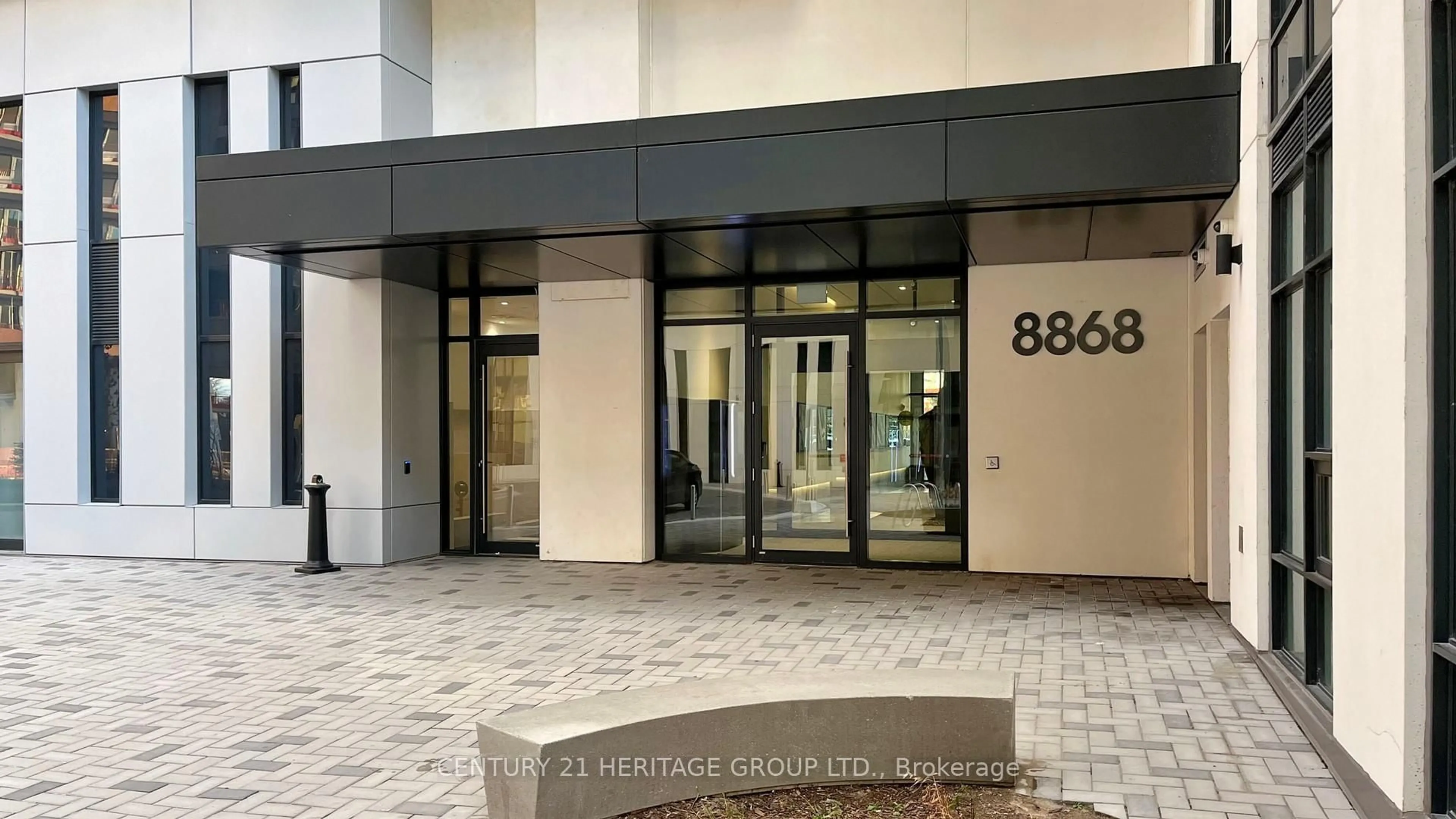 Indoor foyer for 8868 Yonge St #717, Richmond Hill Ontario L4S 1H5