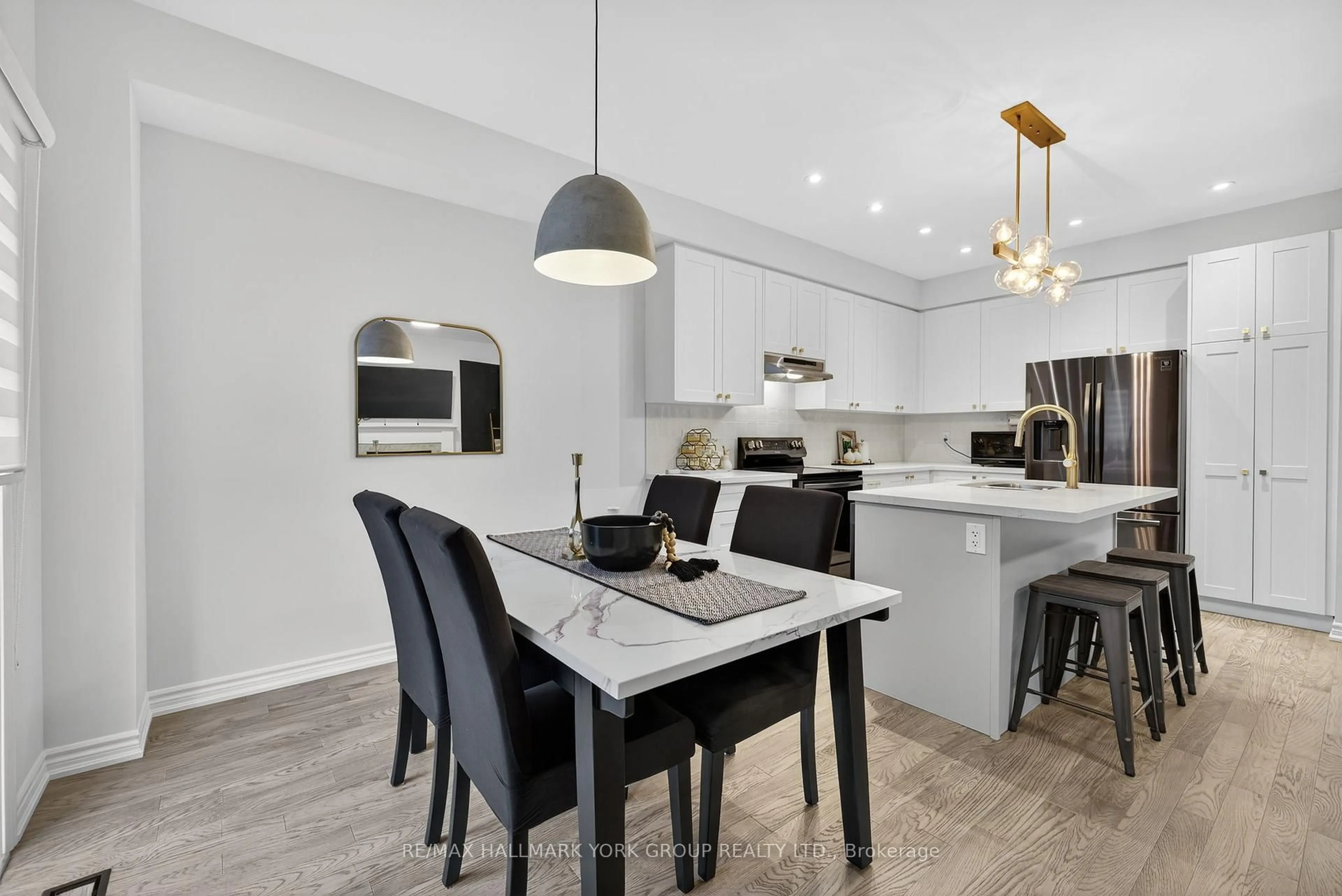 Contemporary kitchen, unknown for 20 Gord Matthews Way, Uxbridge Ontario L9P 0E9