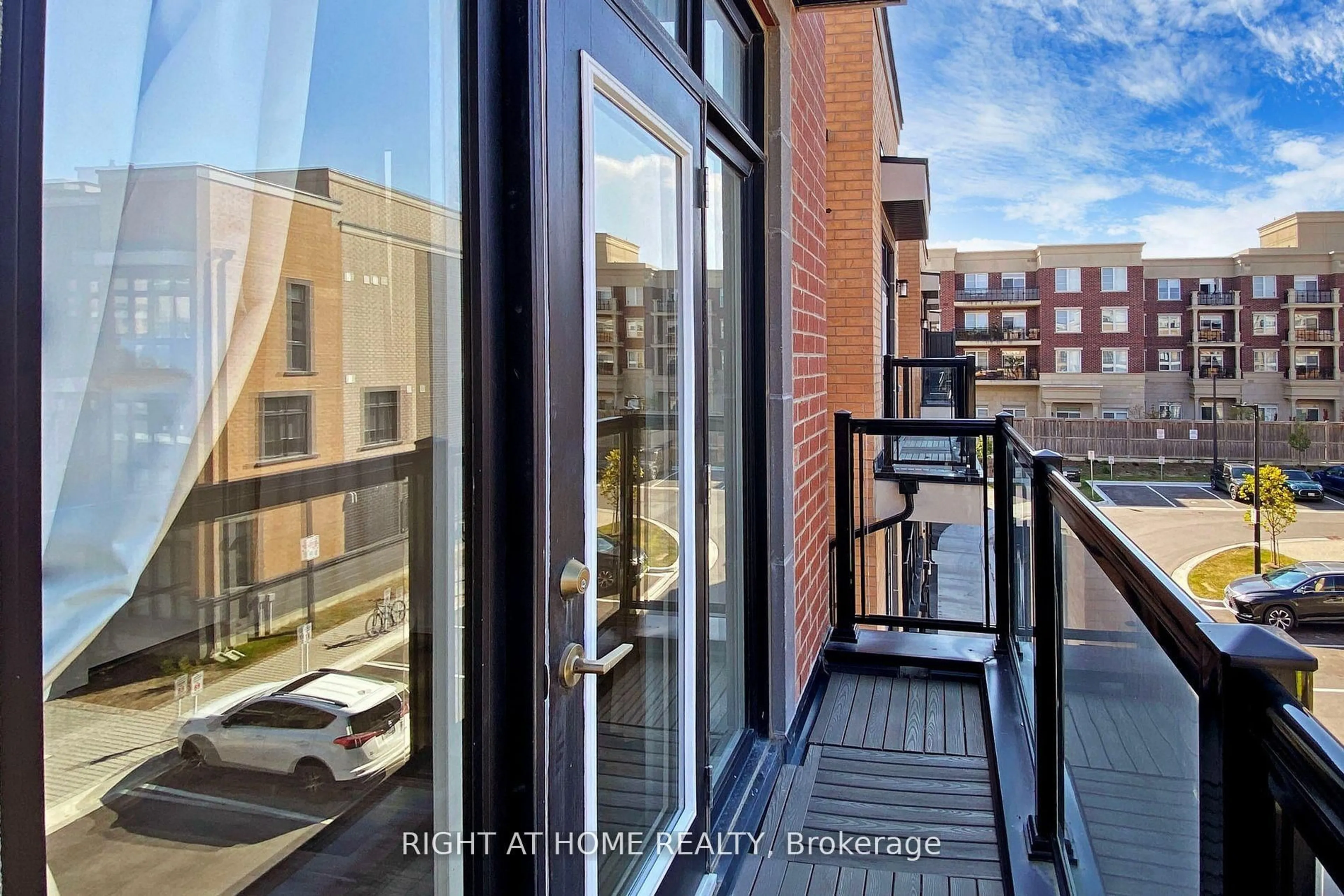 Balcony in the apartment, city buildings view from balcony for 9 Phelps Lane #TH7, Richmond Hill Ontario L4E 1J4