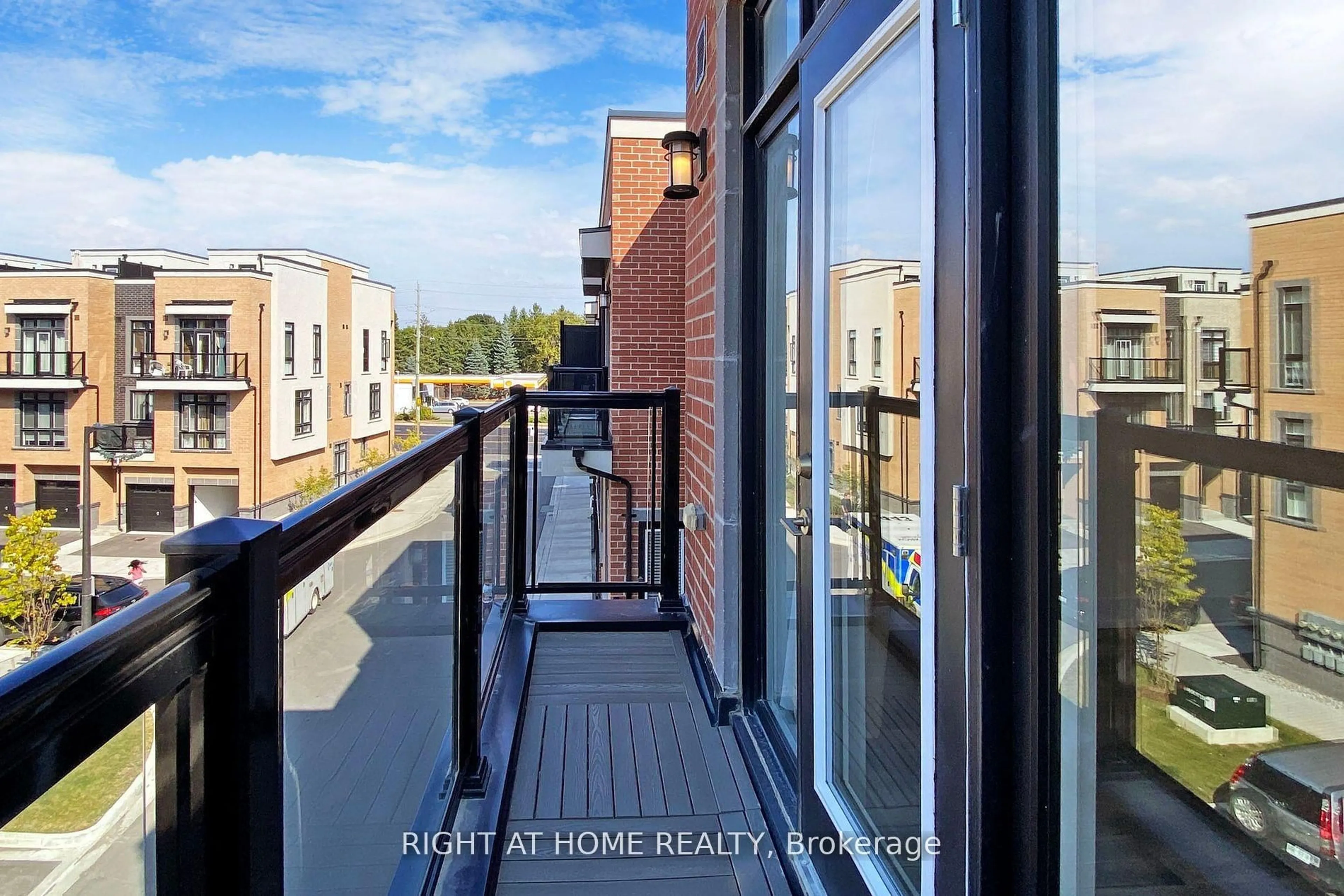 Balcony in the apartment, city buildings view from balcony for 9 Phelps Lane #TH7, Richmond Hill Ontario L4E 1J4