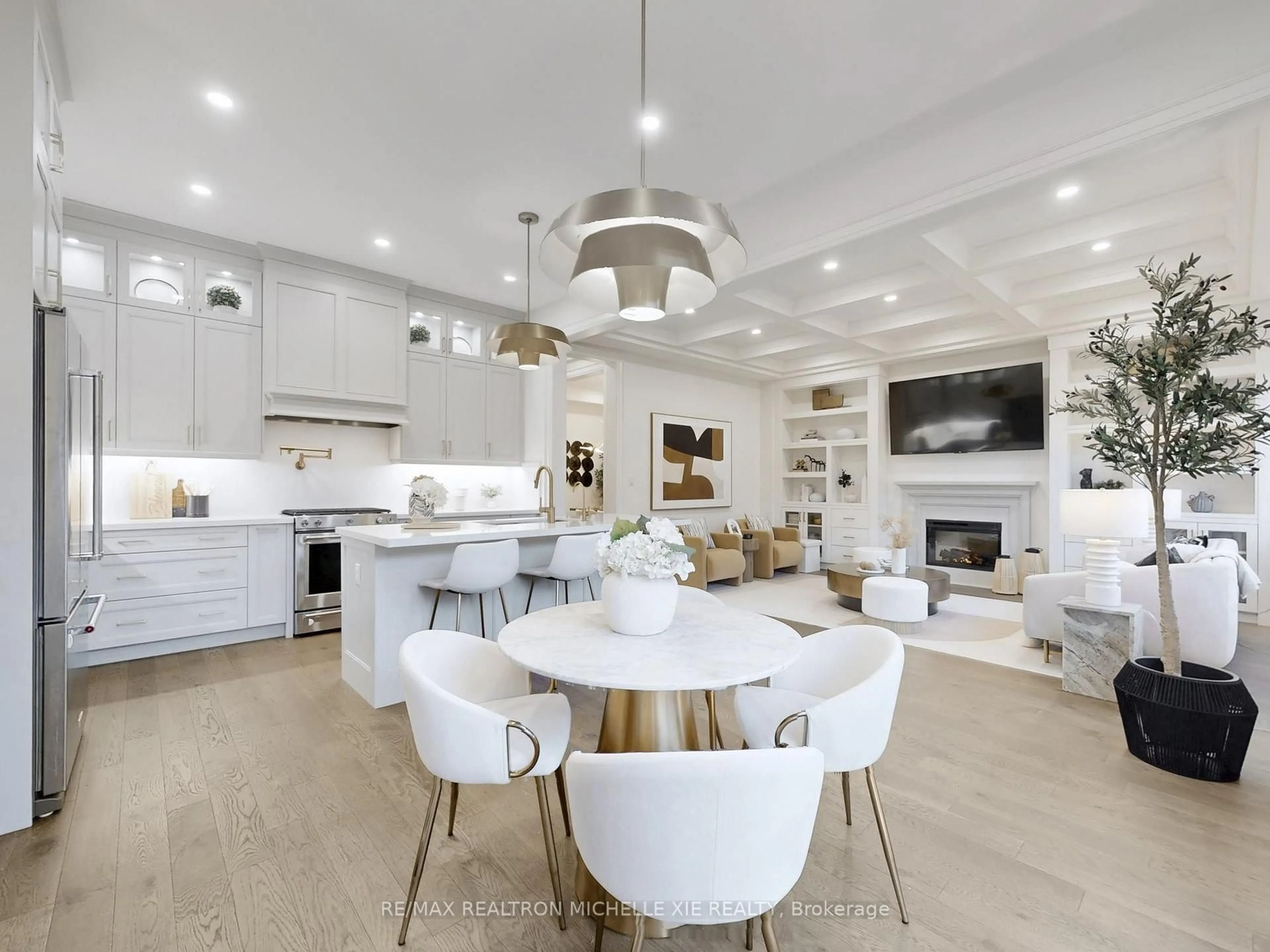 Open concept kitchen, unknown for 28 Mckean Dr, Whitchurch-Stouffville Ontario L4A 4V9