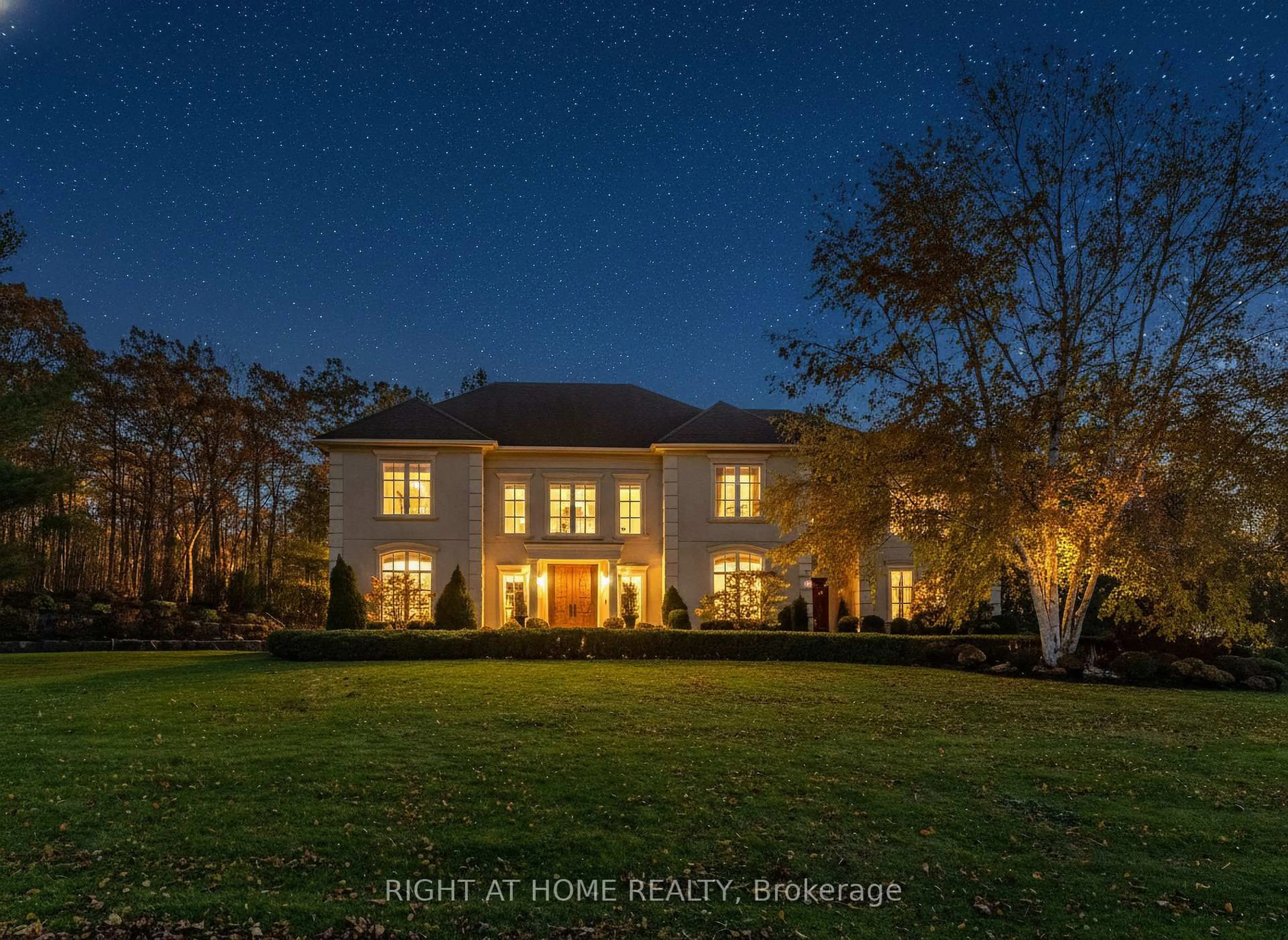 A pic from outside/outdoor area/front of a property/back of a property/a pic from drone, water/lake/river/ocean view for 65 Kingswood Dr, King Ontario L7B 1K8